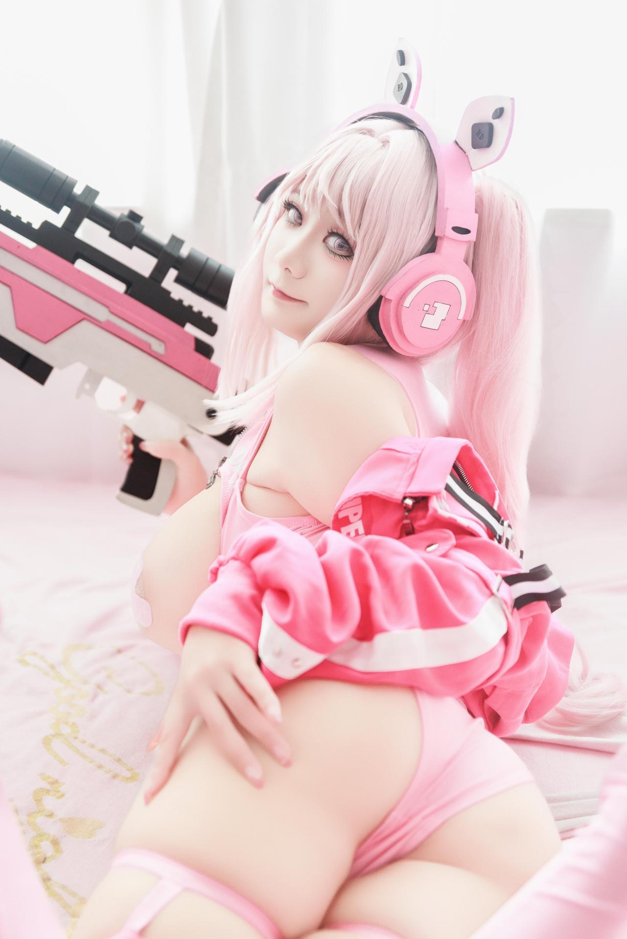 [cosplay] Ah Xuexue - Alice Swimwear: Pink Bunny-Ear Swimsuit, Spear by the Pool, Long Legs, 94P1V