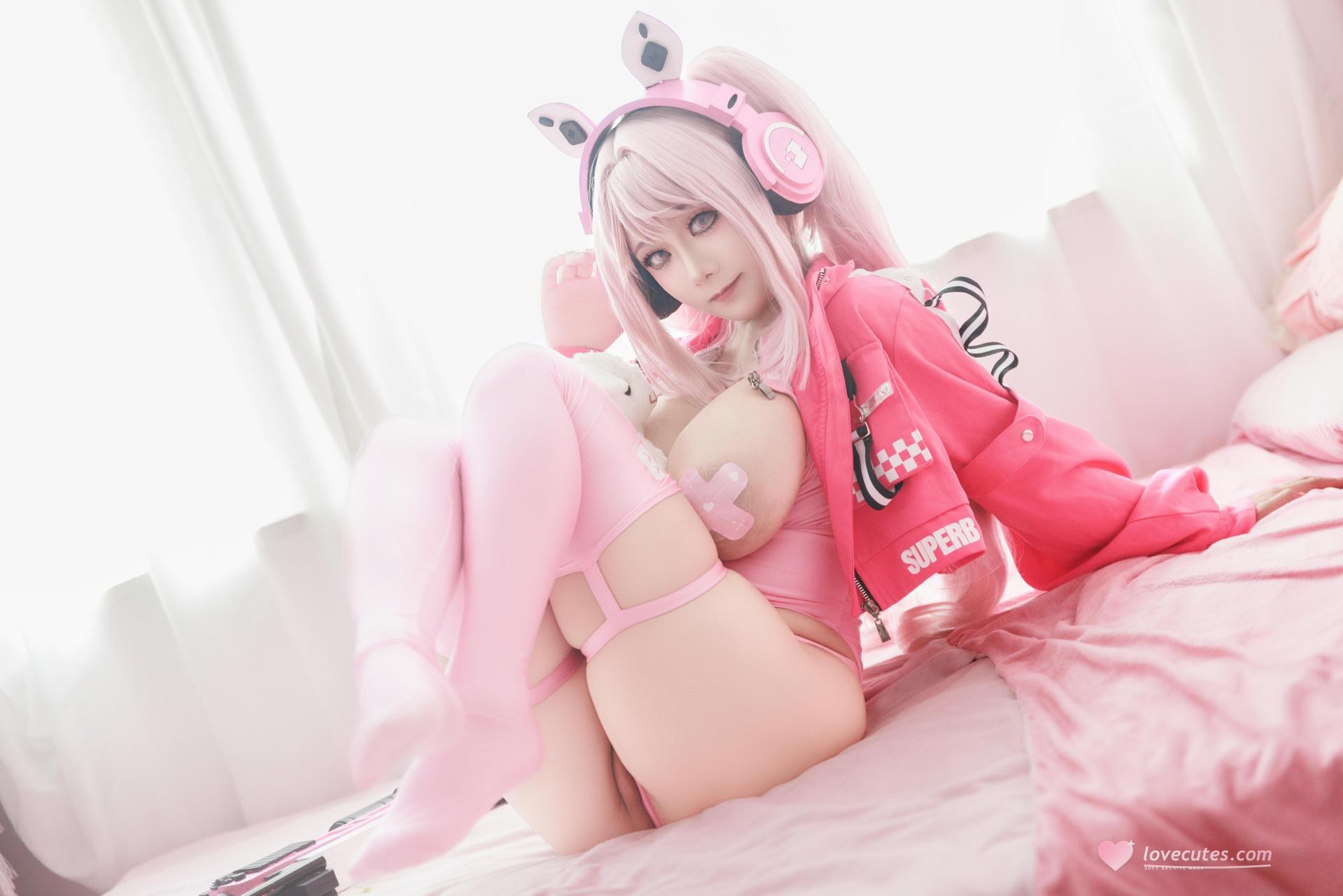 [cosplay] Ah Xuexue - Alice Swimwear: Pink Bunny-Ear Swimsuit, Spear by the Pool, Long Legs, 94P1V