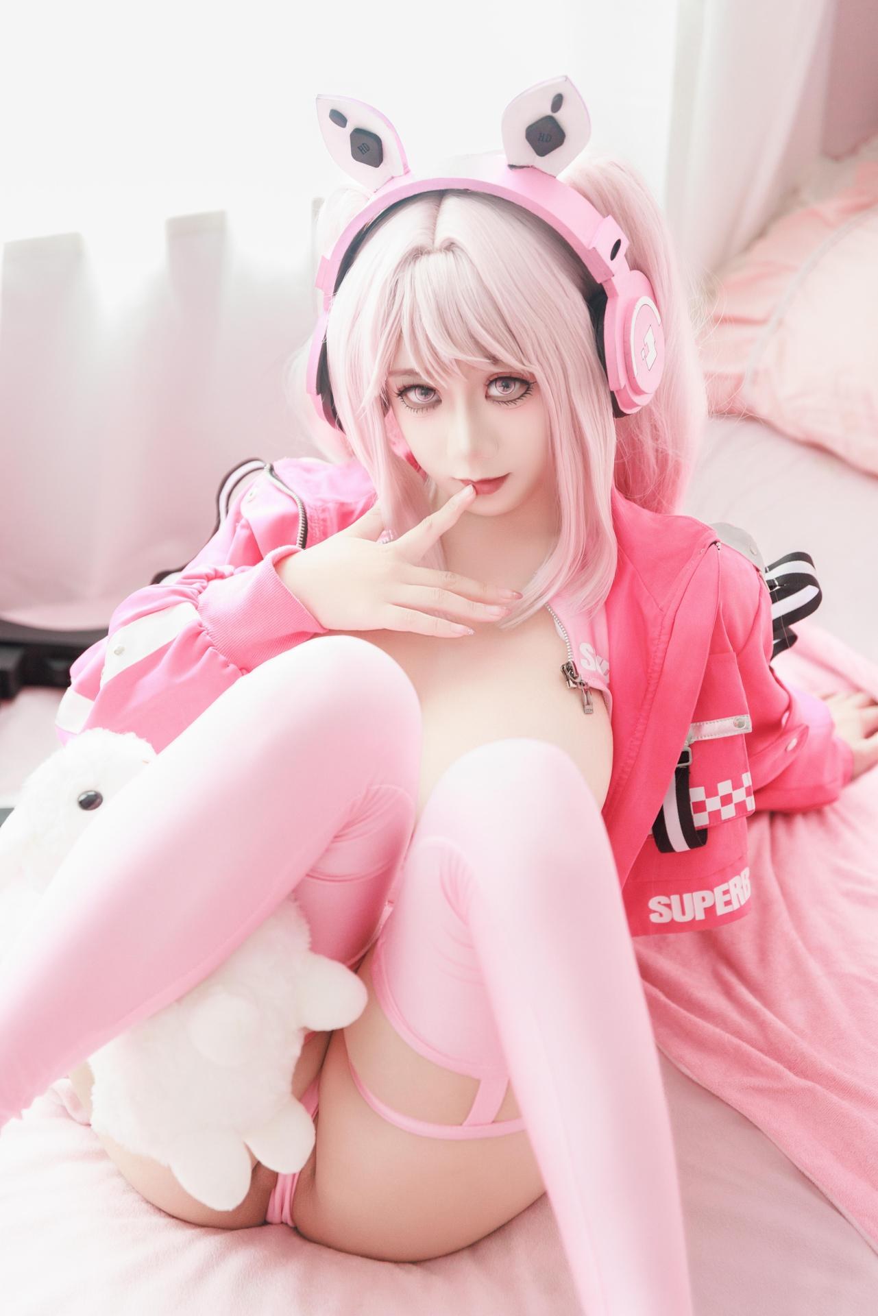 [cosplay] Ah Xuexue - Alice Swimwear: Pink Bunny-Ear Swimsuit, Spear by the Pool, Long Legs, 94P1V