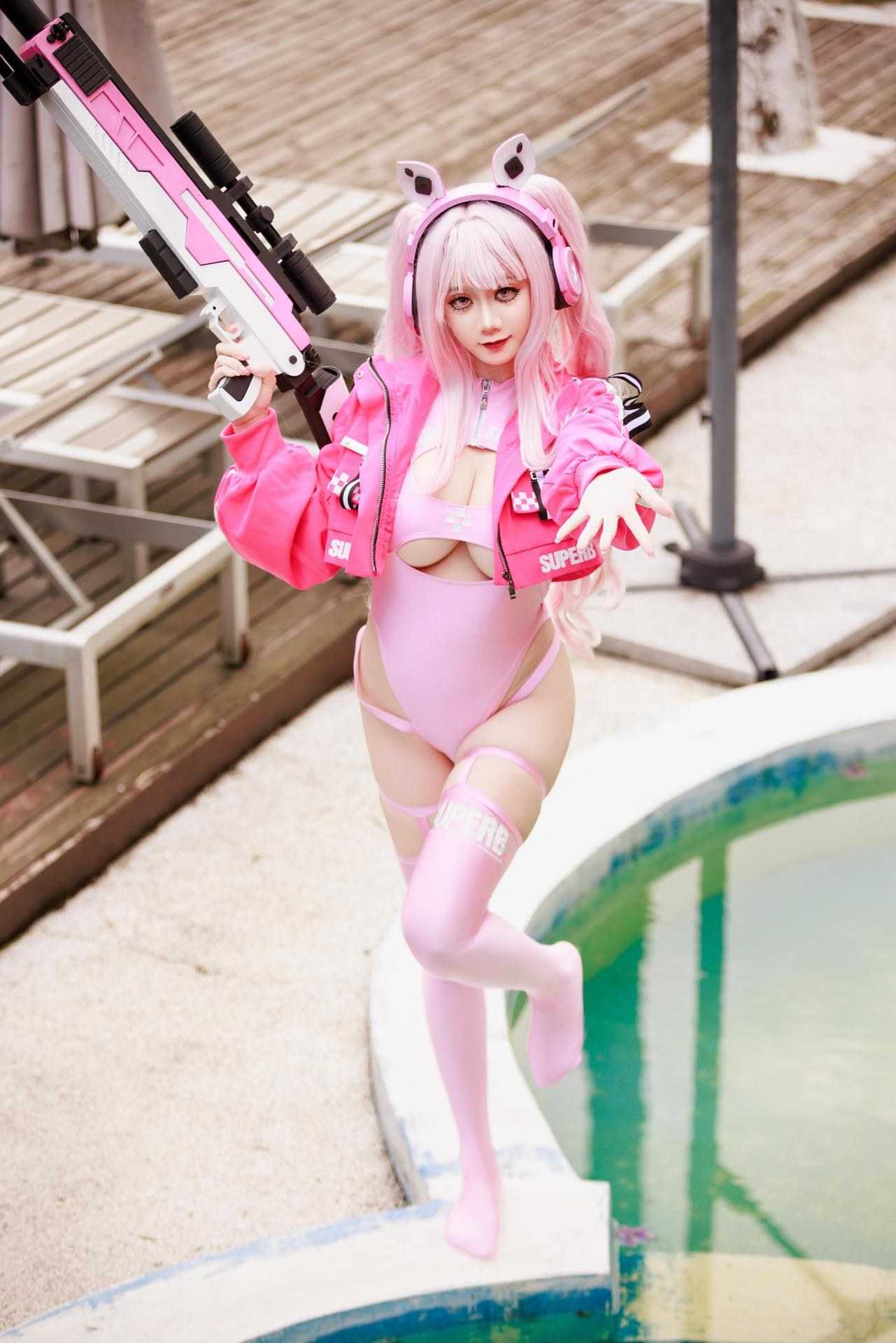 [cosplay] Ah Xuexue - Alice Swimwear: Pink Bunny-Ear Swimsuit, Spear by the Pool, Long Legs, 94P1V