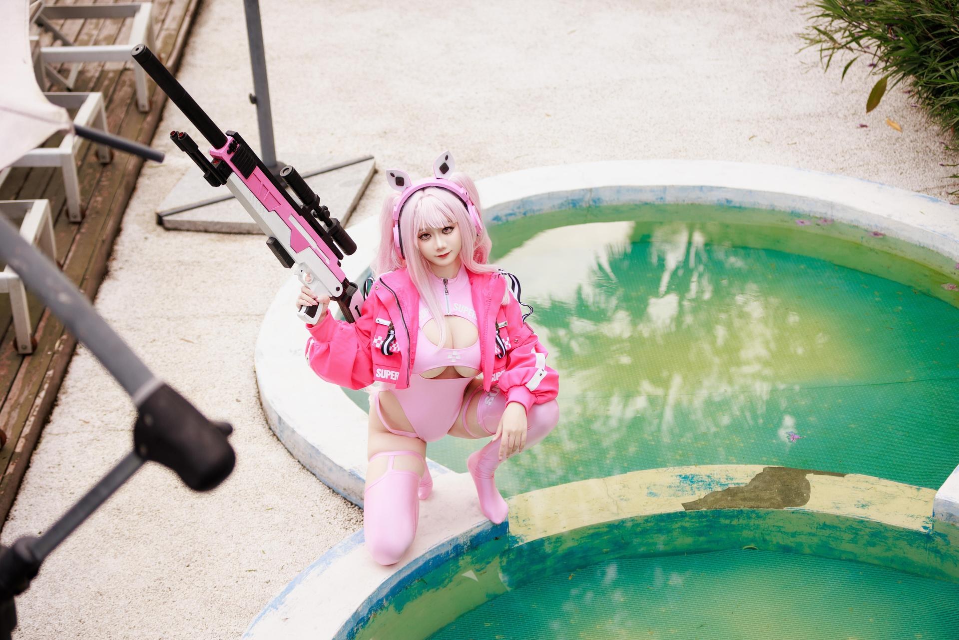 [cosplay] Ah Xuexue - Alice Swimwear: Pink Bunny-Ear Swimsuit, Spear by the Pool, Long Legs, 94P1V