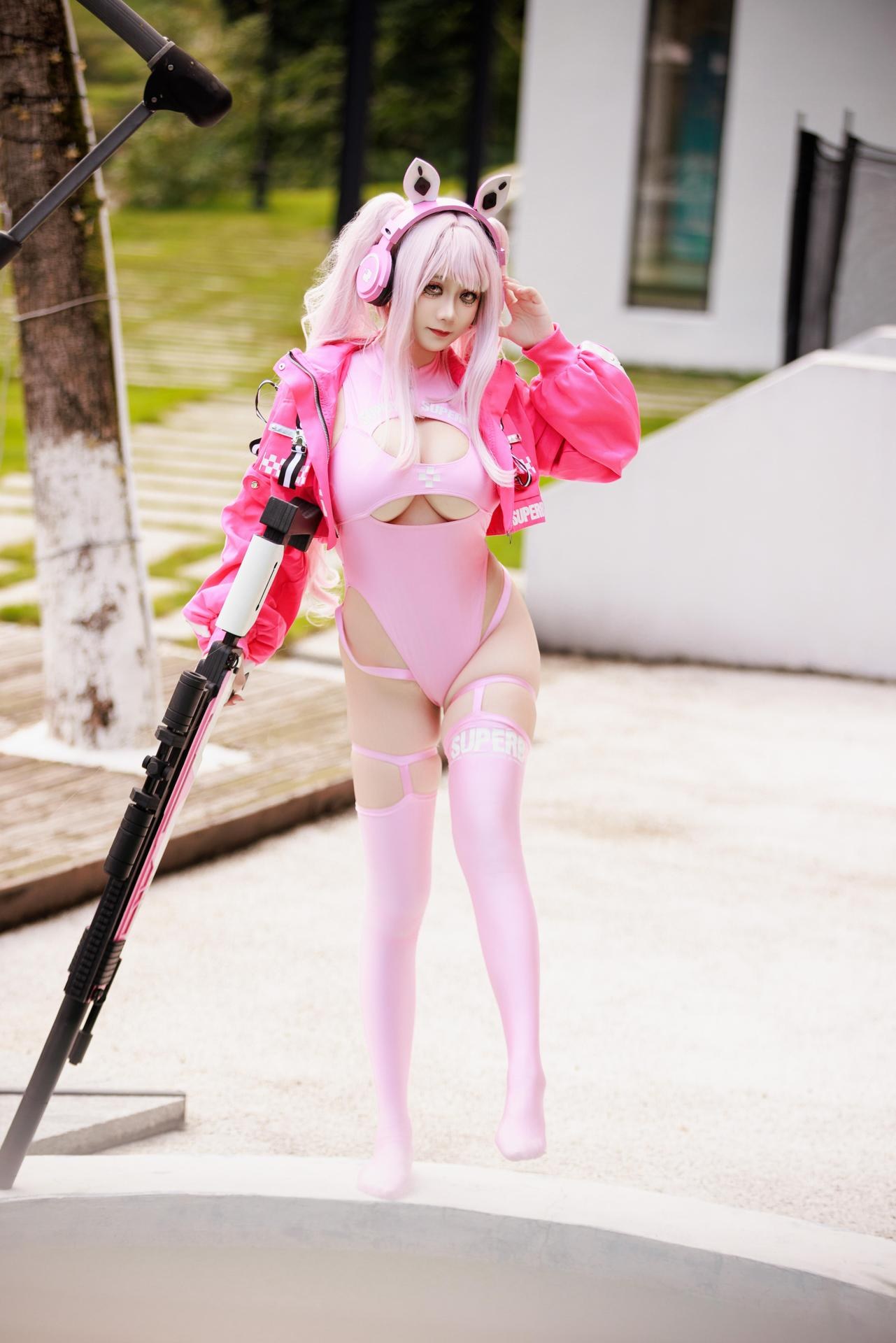 [cosplay] Ah Xuexue - Alice Swimwear: Pink Bunny-Ear Swimsuit, Spear by the Pool, Long Legs, 94P1V