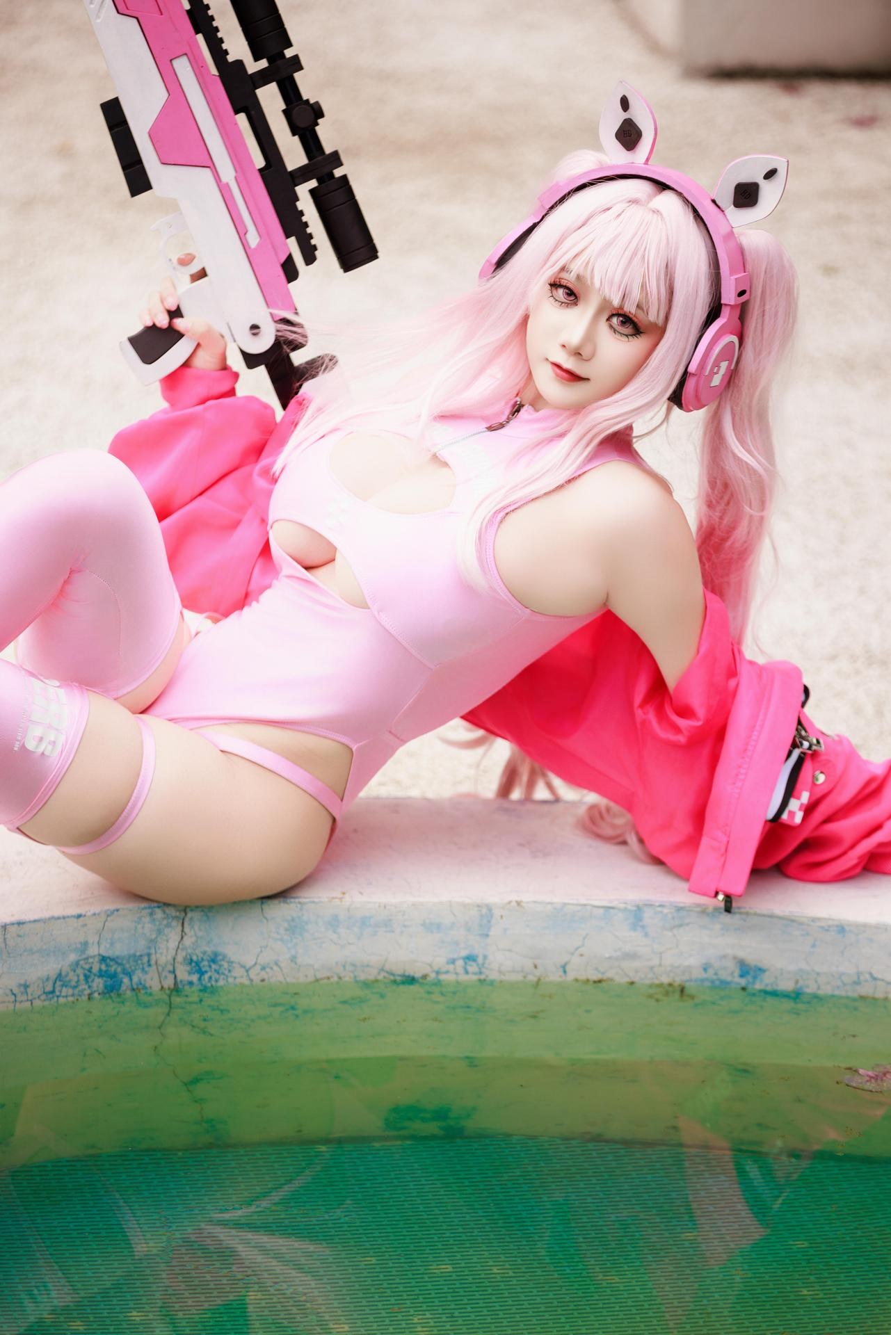 [cosplay] Ah Xuexue - Alice Swimwear: Pink Bunny-Ear Swimsuit, Spear by the Pool, Long Legs, 94P1V