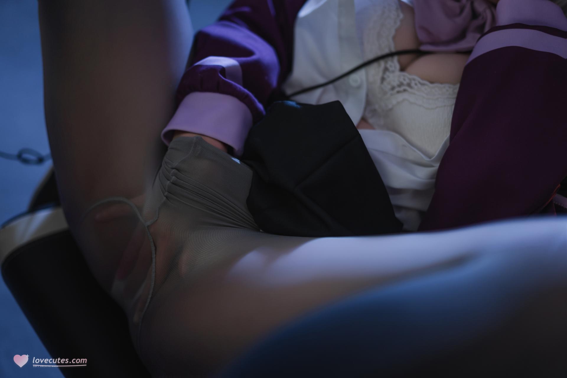 [cosplay] Natsuko夏夏子 - SSSS.GRIDMAN 新条茜：ชุดรัดรูปต่อสู้สีม่วงดำในห้องเครื่อง กลับลุคขาเรียวยาว 82P