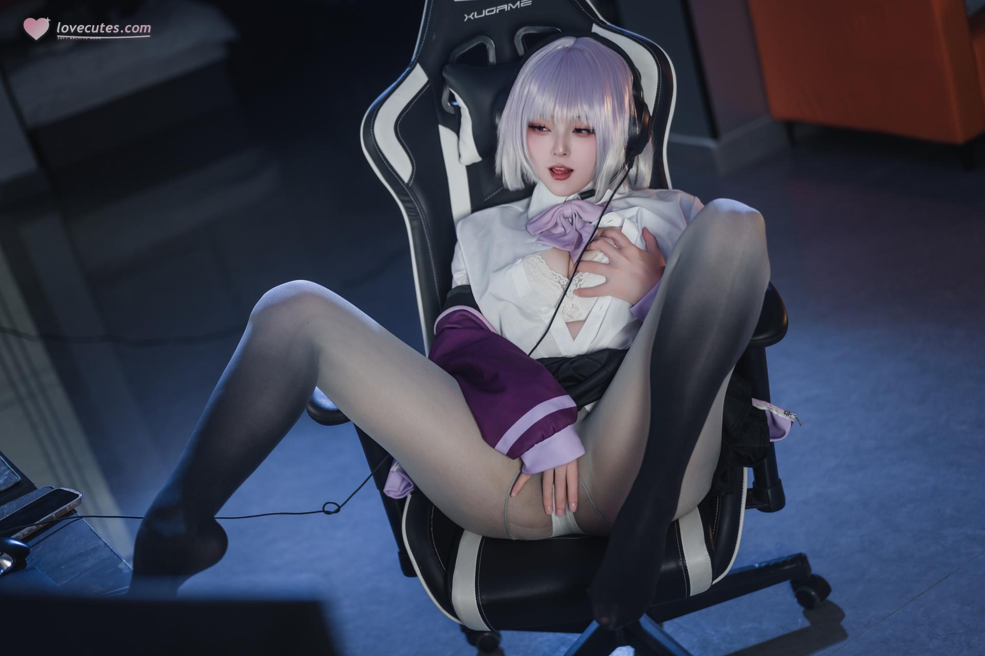 [cosplay] Natsuko夏夏子 - SSSS.GRIDMAN 新条茜：quần áo chiến đấu bó sát tím đen trong phòng máy, đôi chân đẹp được tái hiện 82P