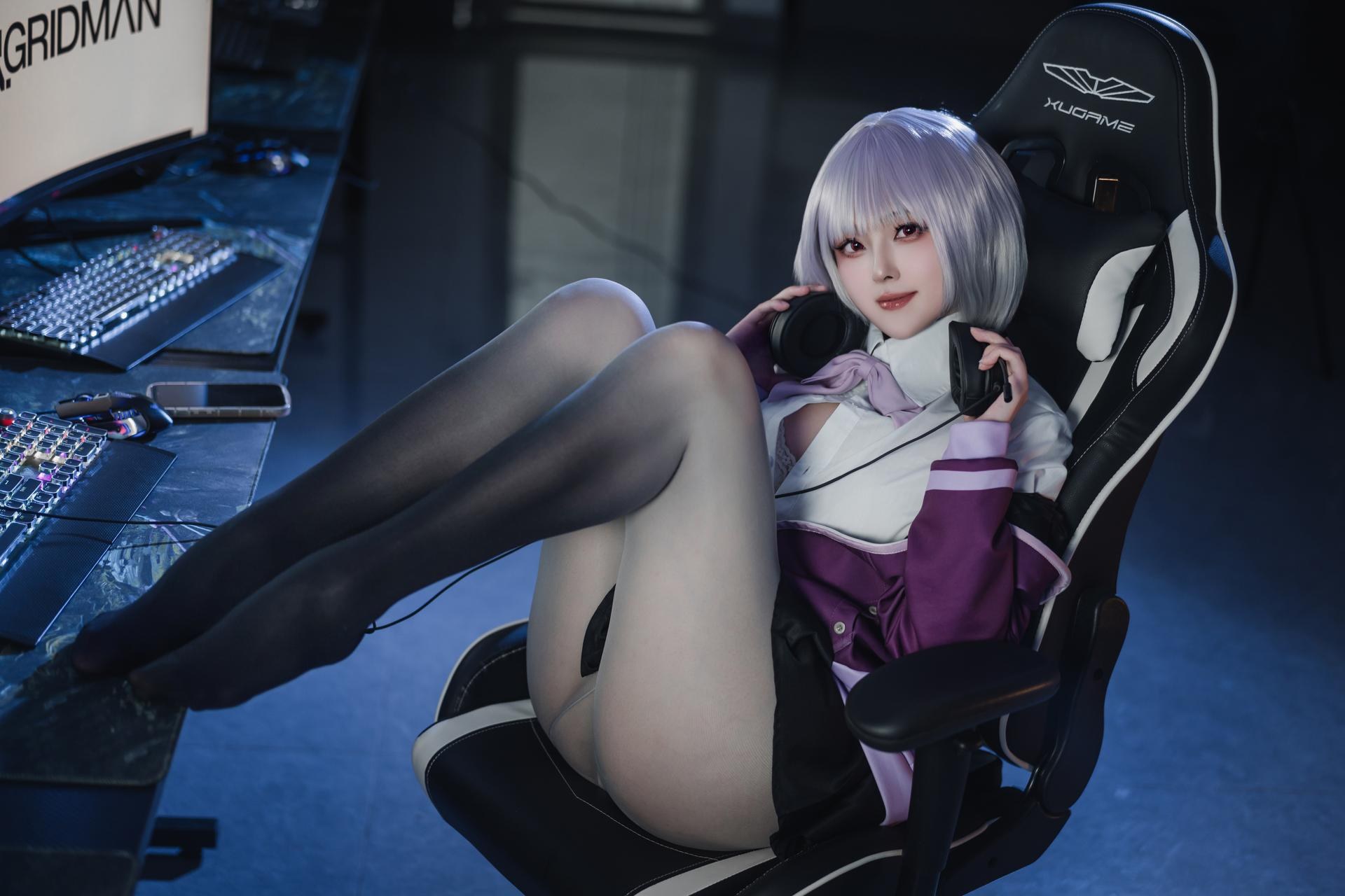 [cosplay] Natsuko夏夏子 - SSSS.GRIDMAN 新条茜：quần áo chiến đấu bó sát tím đen trong phòng máy, đôi chân đẹp được tái hiện 82P