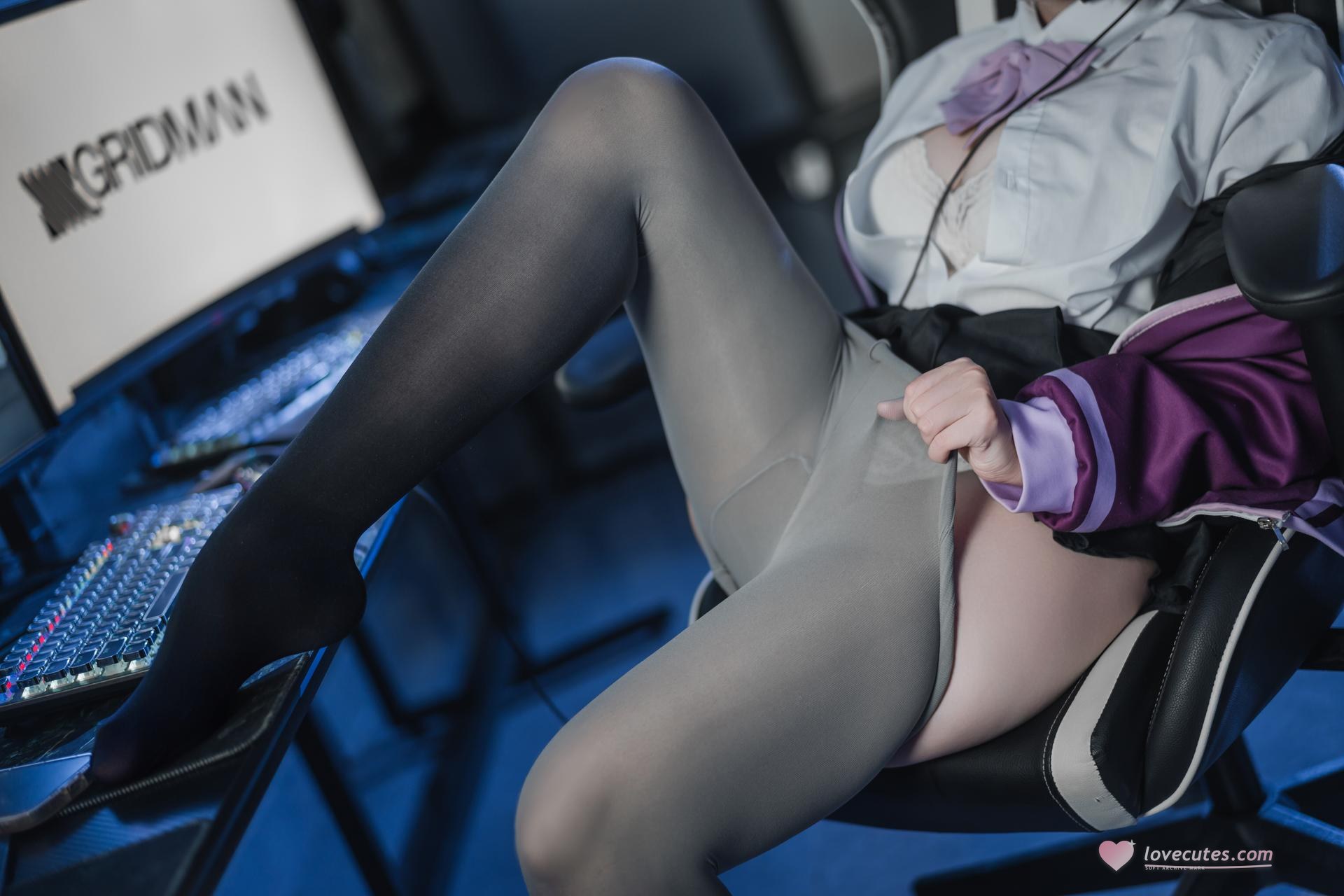 [cosplay] Natsuko夏夏子 - SSSS.GRIDMAN 新条茜：机房紫黑紧身战斗服 美腿还原 82P