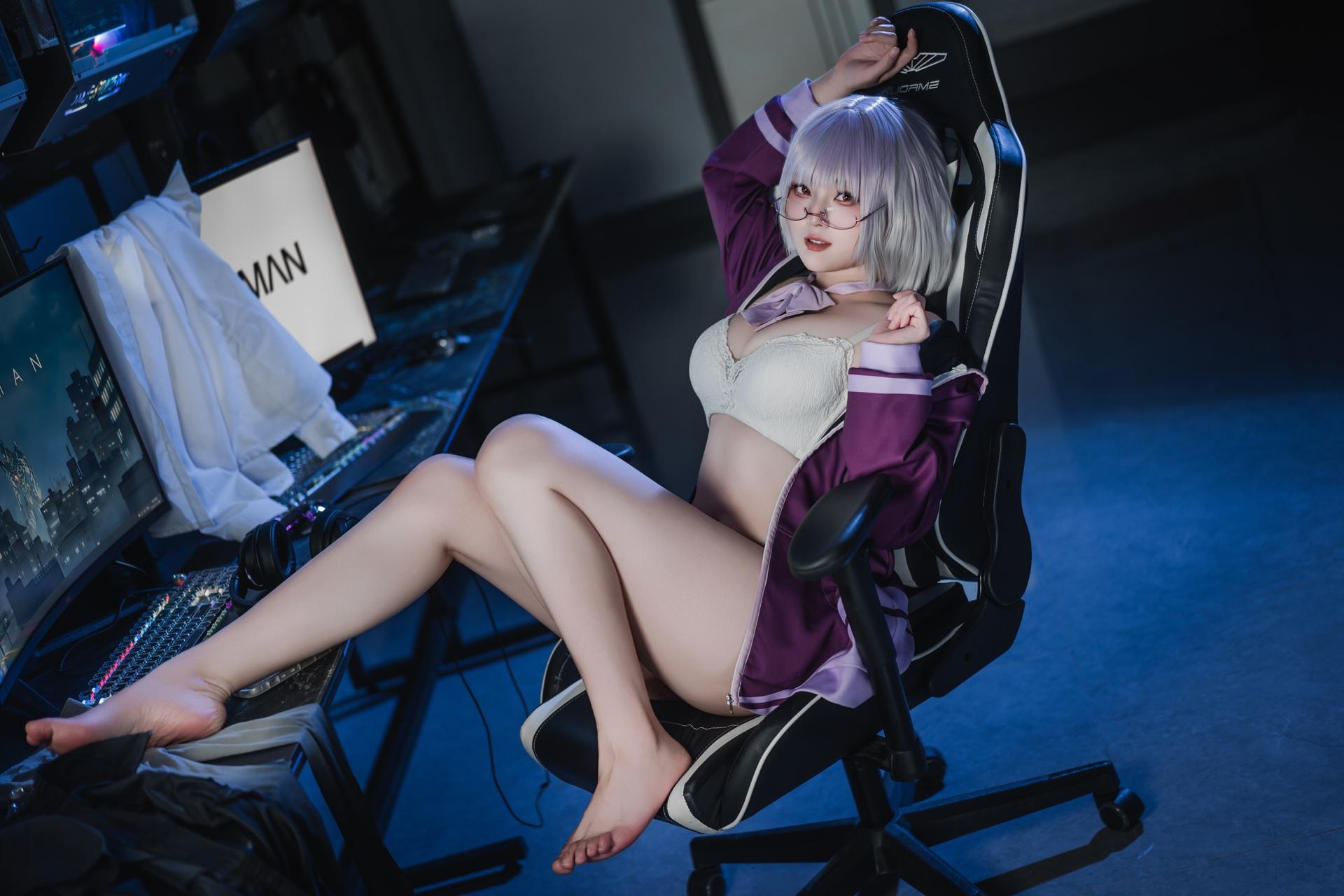[cosplay] Natsuko夏夏子 - SSSS.GRIDMAN 新条茜：机房紫黑紧身战斗服 美腿还原 82P