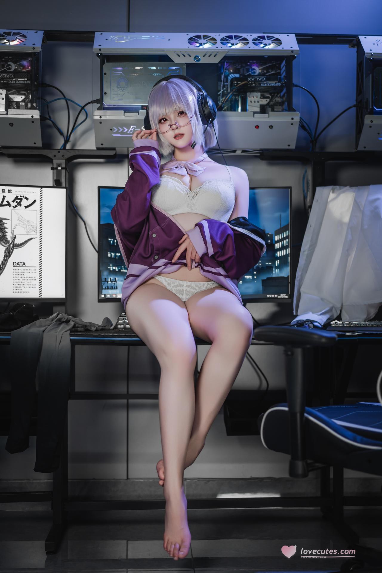 [cosplay] Natsuko夏夏子 - SSSS.GRIDMAN 新条茜：机房紫黑紧身战斗服 美腿还原 82P
