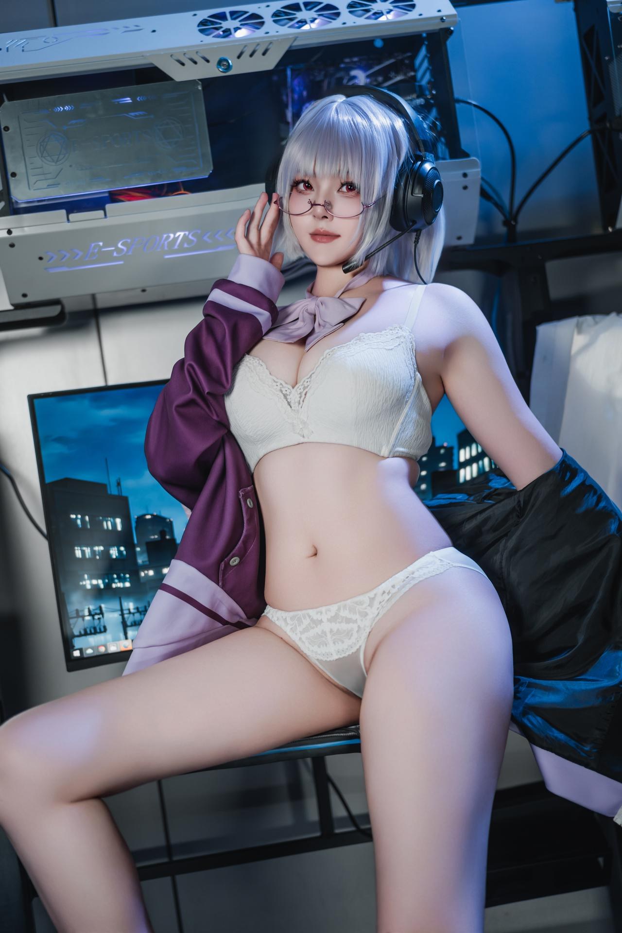 [cosplay] Natsuko夏夏子 - SSSS.GRIDMAN 新条茜：机房紫黑紧身战斗服 美腿还原 82P