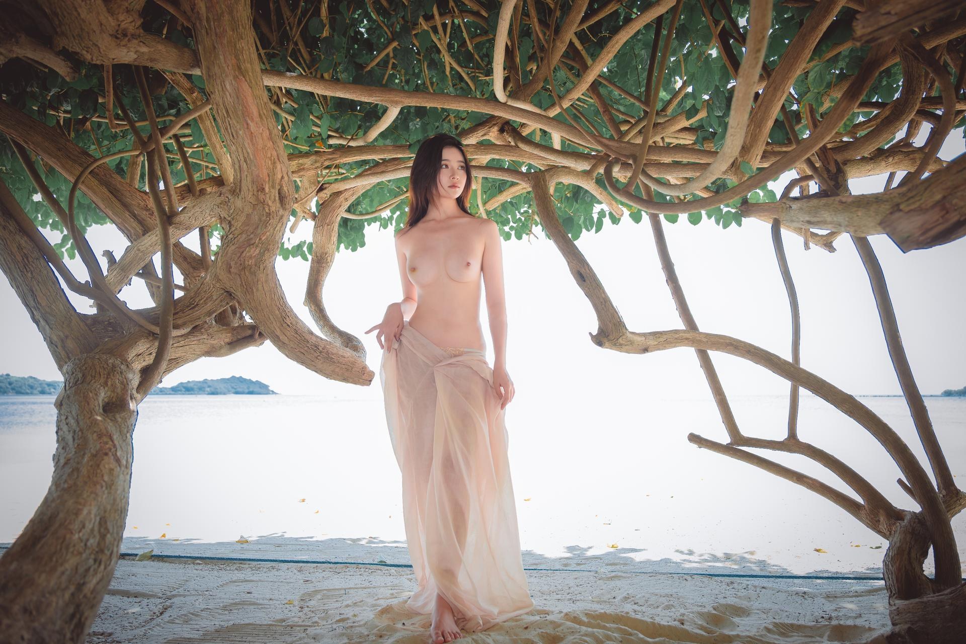[Photo] Nian Nnian - Sea Breeze: Beachside White Chiffon Dress Sunlit Legs Photoshoot 80P