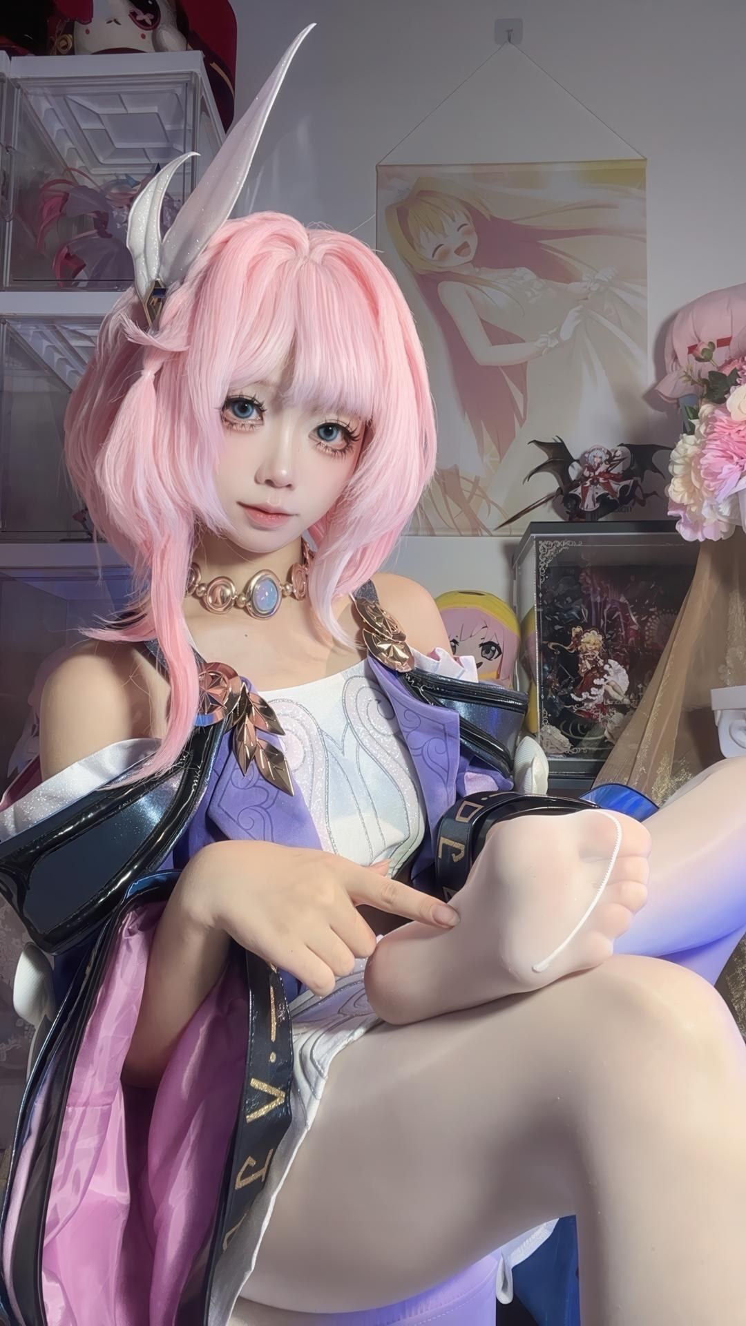 [cosplay] 白栎Shirly - 昔涟：ผมชมพู ชุดฟังก์ชันนัล ถุงน่องขาว ขาเรียวเหมือนตัวละคร 130P