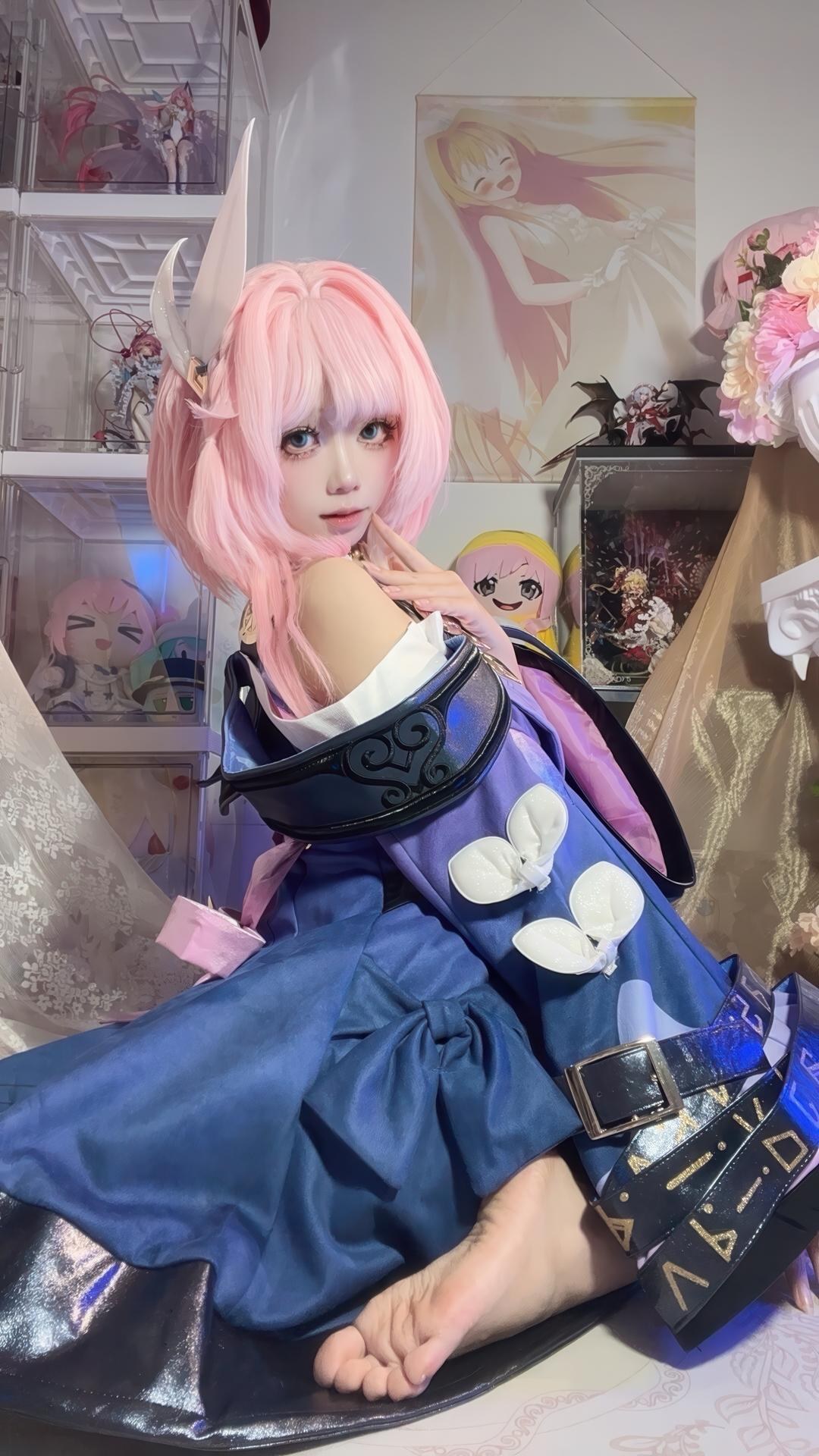 [cosplay] 白栎Shirly - 昔涟：ผมชมพู ชุดฟังก์ชันนัล ถุงน่องขาว ขาเรียวเหมือนตัวละคร 130P