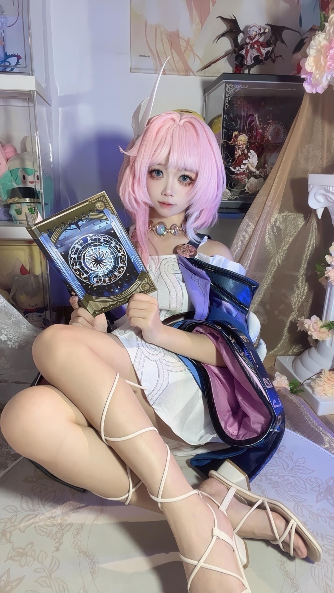 [cosplay] 白栎Shirly - 昔涟：ผมชมพู ชุดฟังก์ชันนัล ถุงน่องขาว ขาเรียวเหมือนตัวละคร 130P