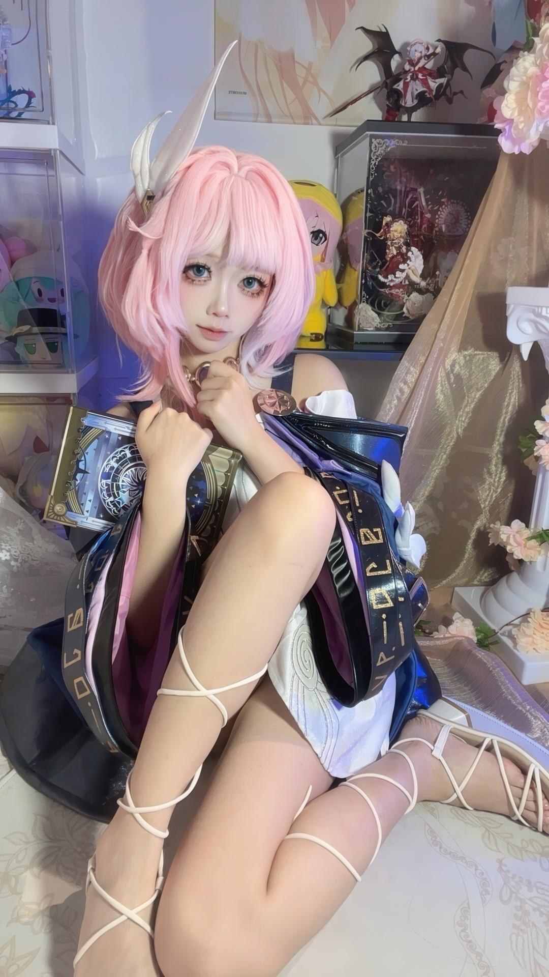 [cosplay] 白栎Shirly - 昔涟：ผมชมพู ชุดฟังก์ชันนัล ถุงน่องขาว ขาเรียวเหมือนตัวละคร 130P