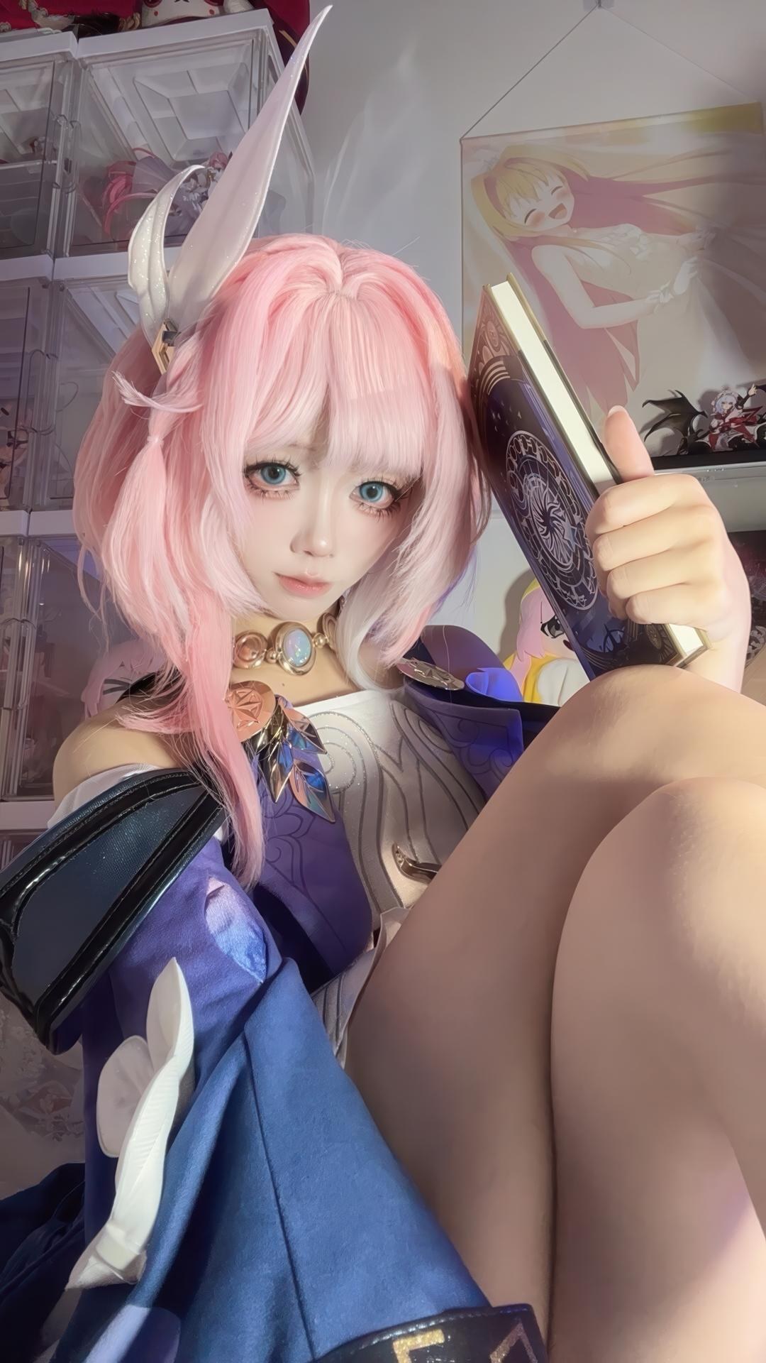 [cosplay] Bai Li Shirly - Xilian: Pink-haired techwear, white stockings, character recreation 130P