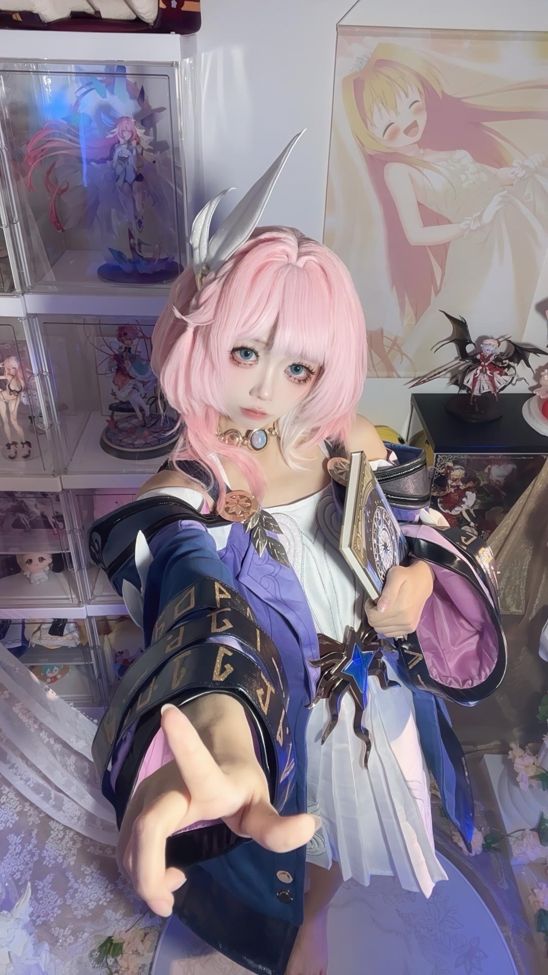 [cosplay] Bai Li Shirly - Xilian: Pink-haired techwear, white stockings, character recreation 130P