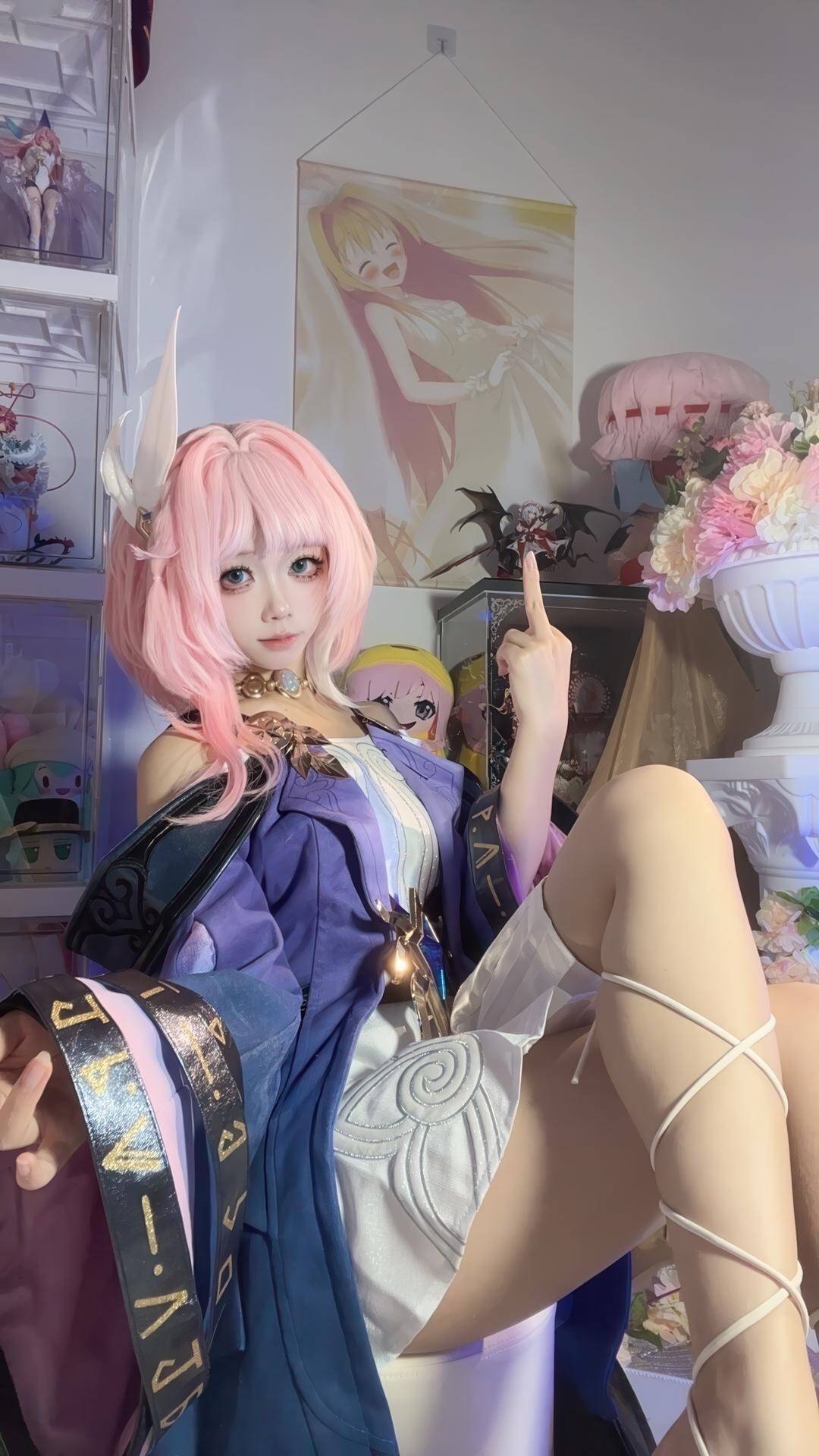 [cosplay] Bai Li Shirly - Xilian: Pink-haired techwear, white stockings, character recreation 130P