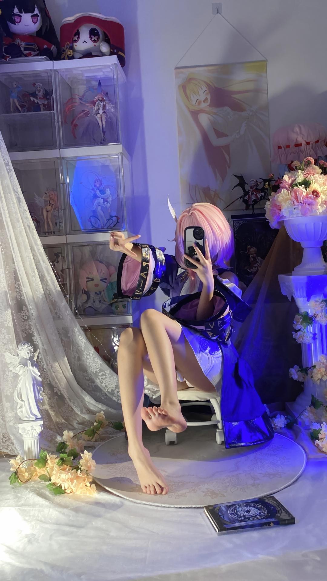 [cosplay] 白栎Shirly - 昔漣：粉髮機能服 白絲美腿角色還原 130P