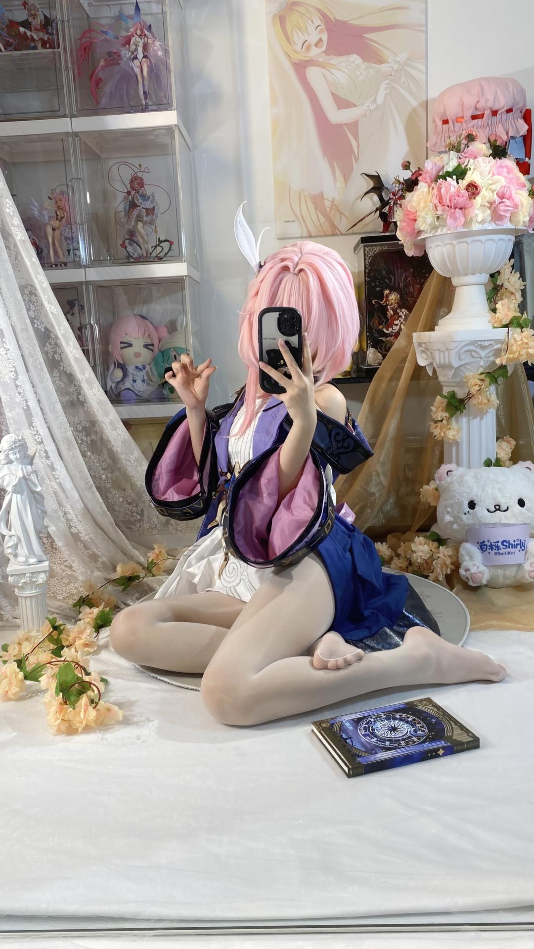 [cosplay] 白栎Shirly - 昔漣：粉髮機能服 白絲美腿角色還原 130P