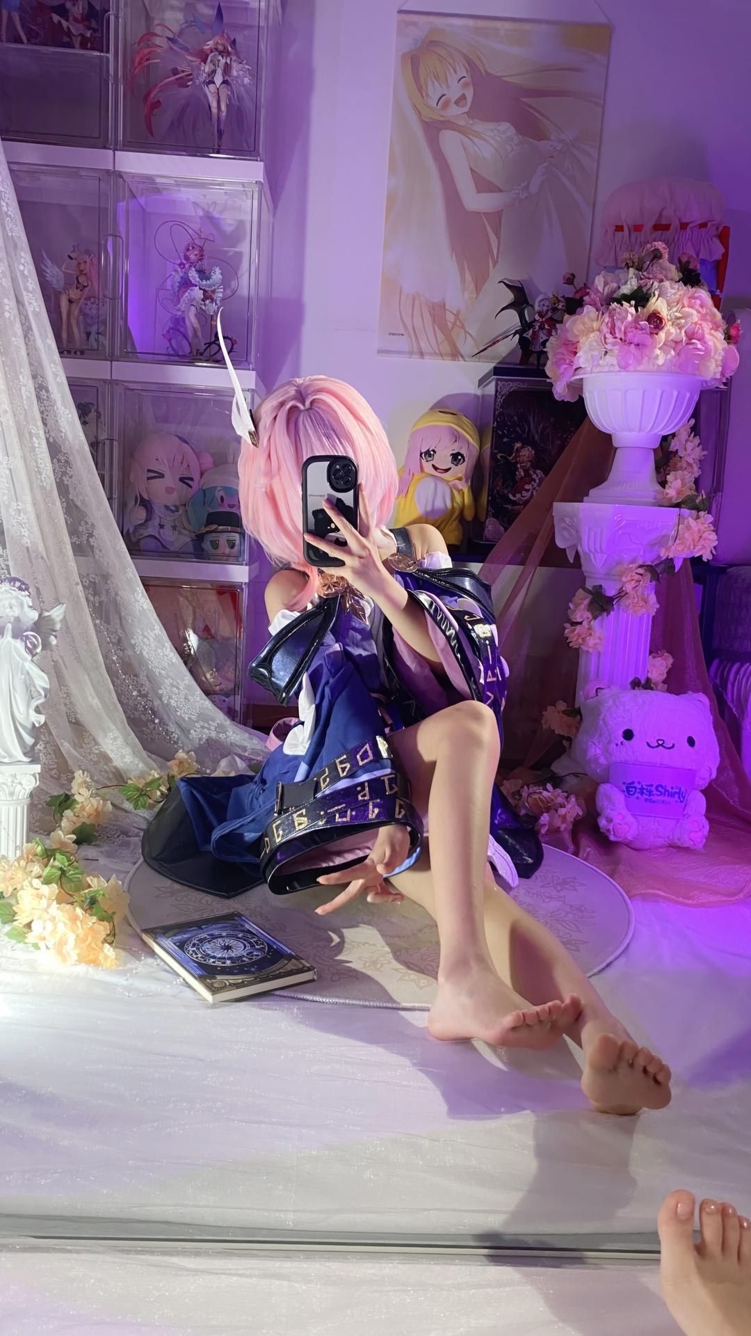 [cosplay] 白栎Shirly - 昔漣：粉髮機能服 白絲美腿角色還原 130P