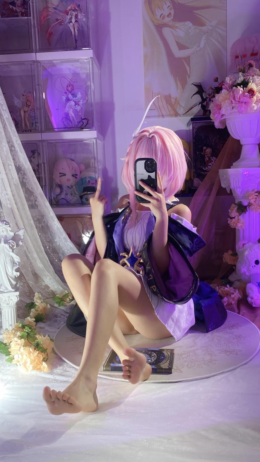 [cosplay] 白栎Shirly - 昔漣：粉髮機能服 白絲美腿角色還原 130P