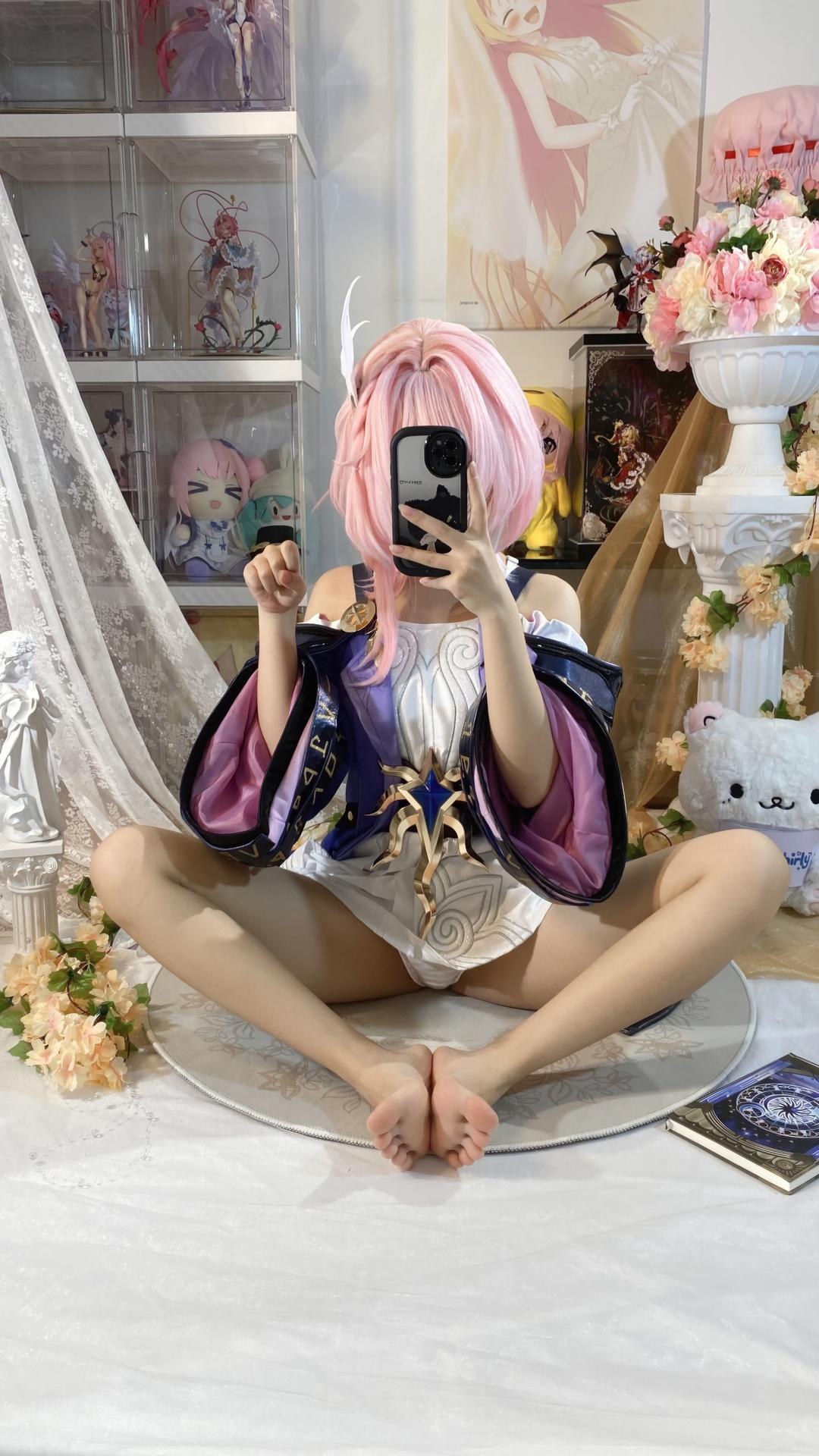 [cosplay] 白栎Shirly - 昔漣：粉髮機能服 白絲美腿角色還原 130P