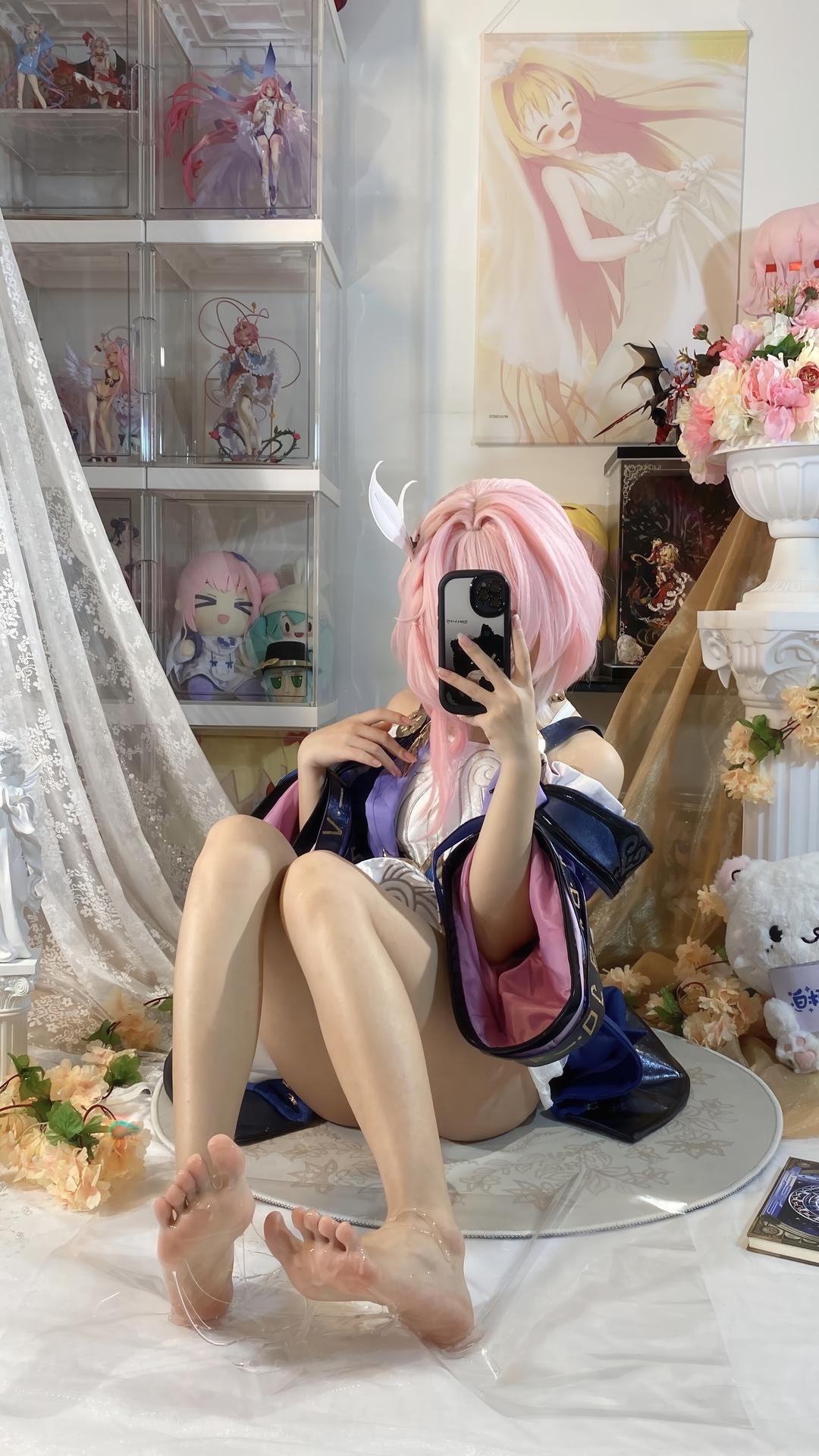 [cosplay] 白栎Shirly - Xi Lian: Tóc hồng, trang phục cơ năng, chân dài tất trắng, tái hiện nhân vật 130P