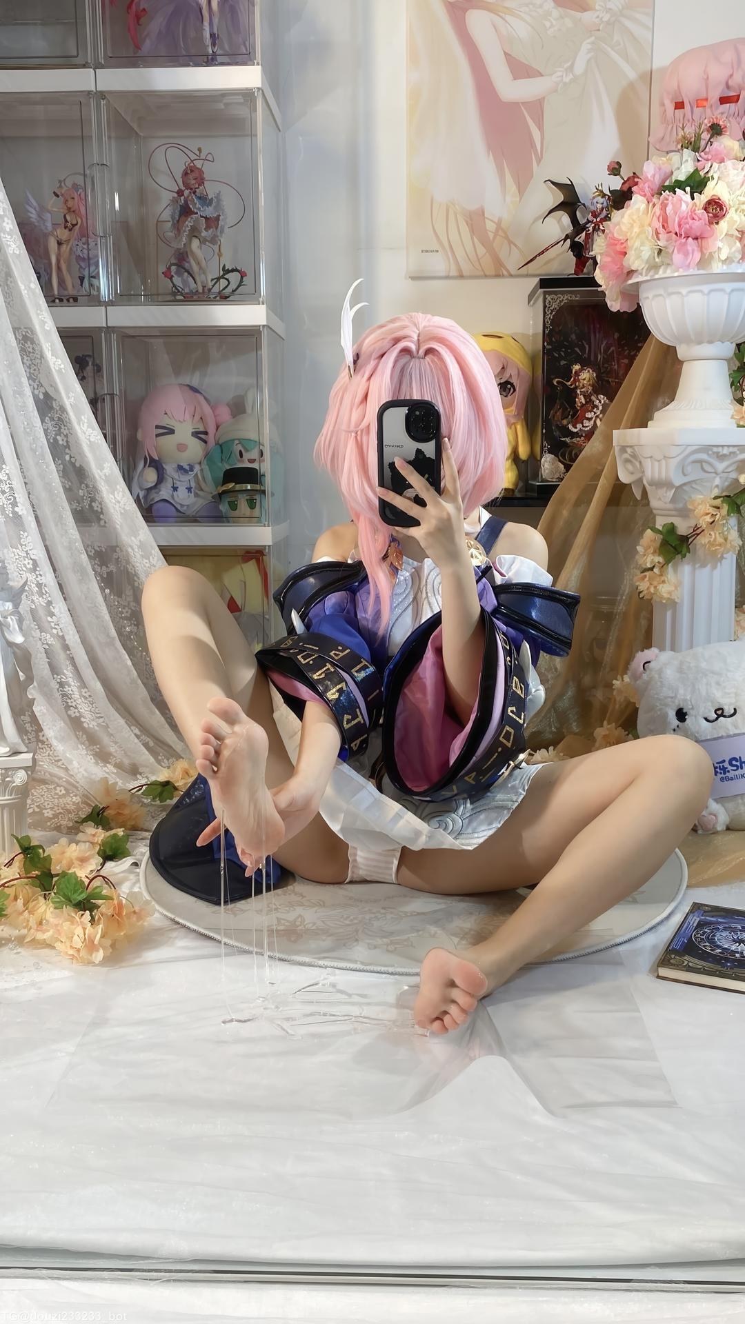 [cosplay] 白栎Shirly - Xi Lian: Tóc hồng, trang phục cơ năng, chân dài tất trắng, tái hiện nhân vật 130P