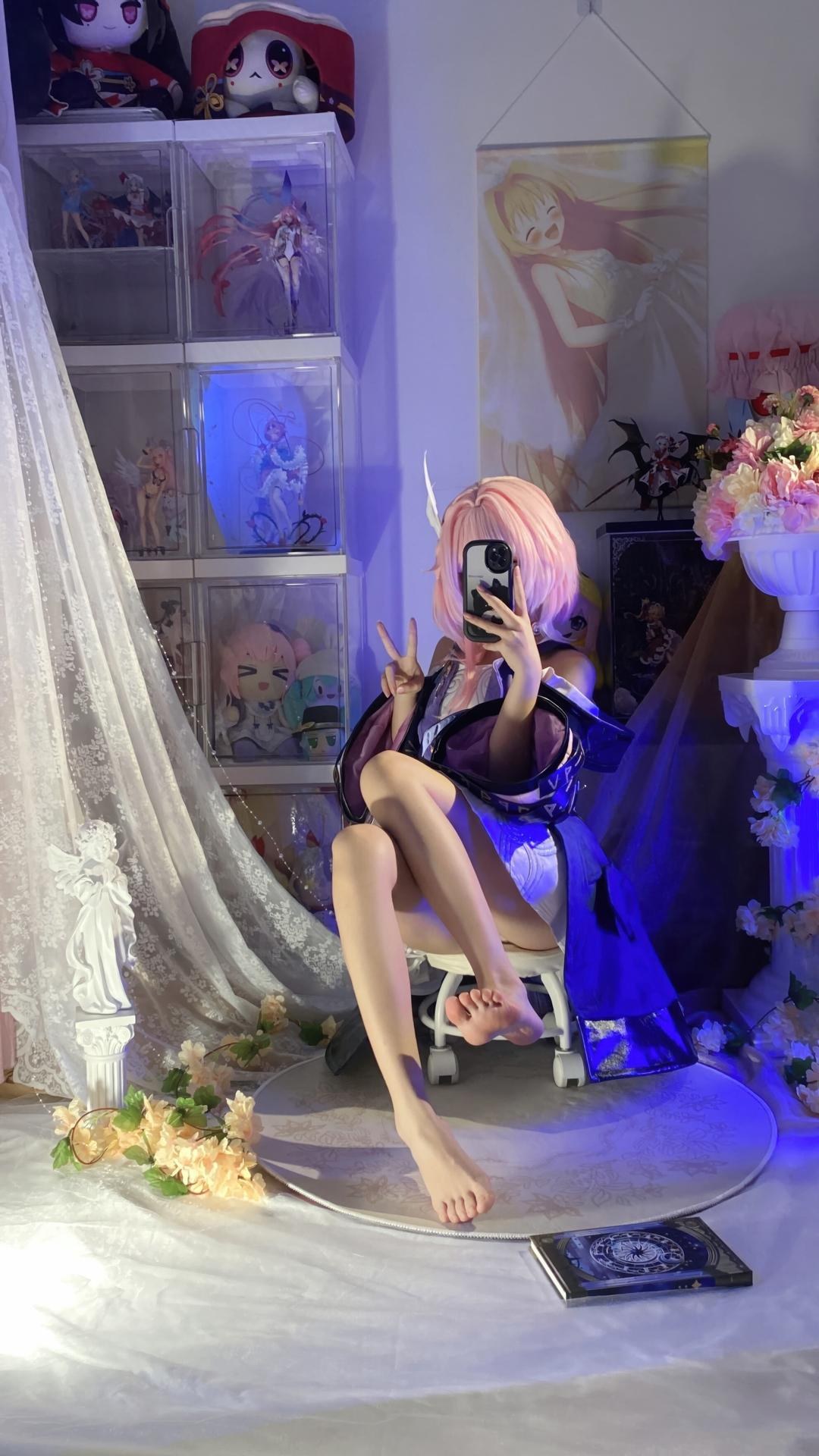 [cosplay] 白栎Shirly - 昔漣：粉髮機能服 白絲美腿角色還原 130P