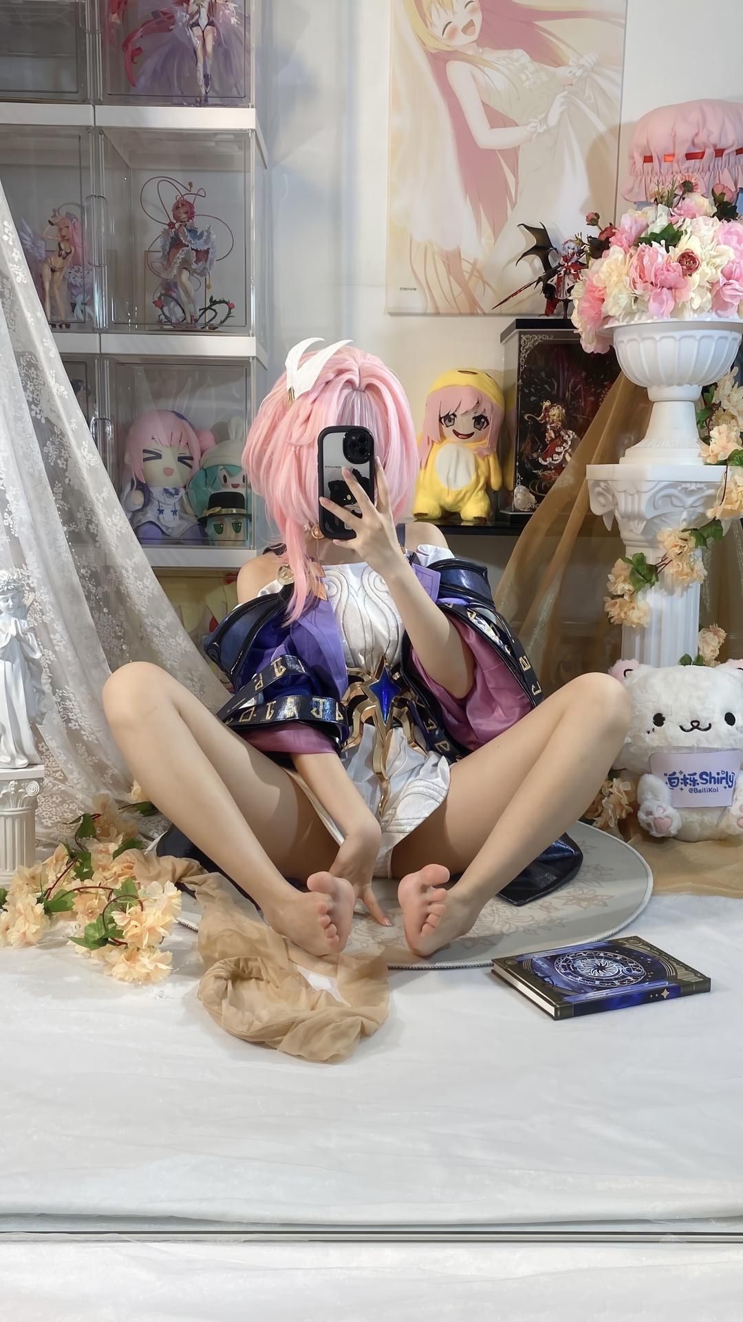 [cosplay] 白栎Shirly - 昔漣：粉髮機能服 白絲美腿角色還原 130P