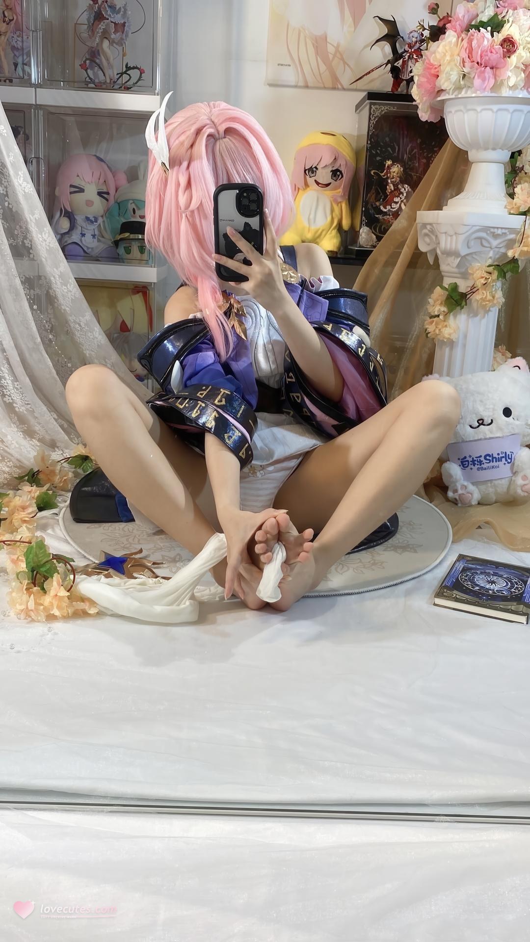 [cosplay] 白栎Shirly - 昔漣：粉髮機能服 白絲美腿角色還原 130P