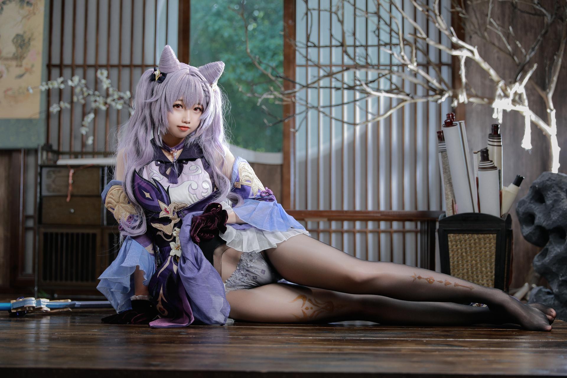 [cosplay] 雪琪SAMA - 原神 刻晴：紫髮禮服白絲美腿 50P1V