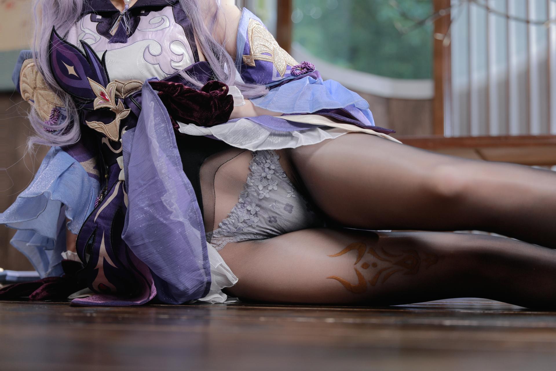 [cosplay] 雪琪SAMA - 原神 刻晴：紫髮禮服白絲美腿 50P1V
