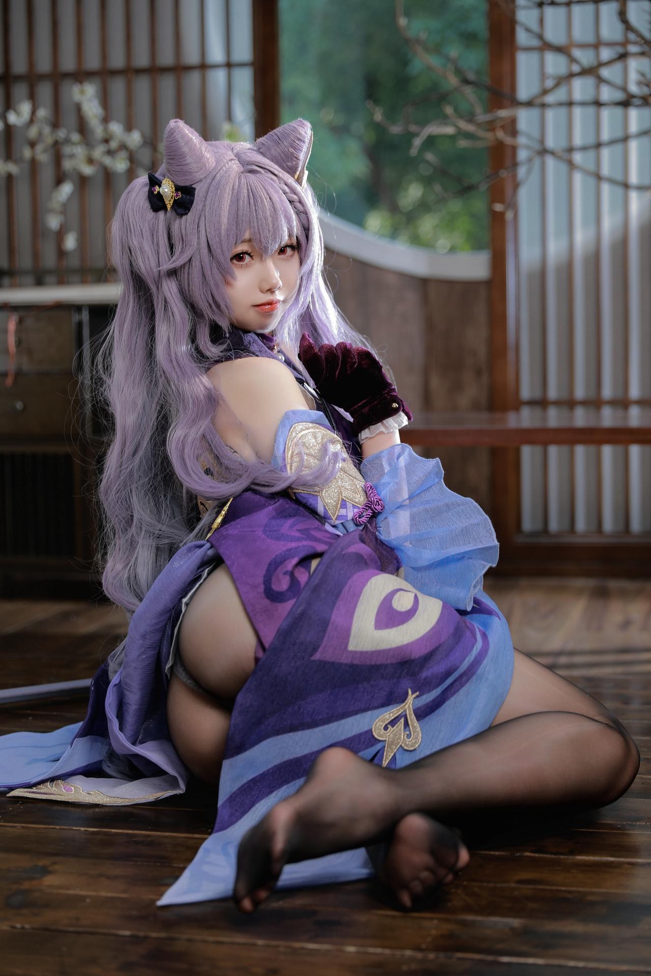 [cosplay] 雪琪SAMA - 原神 刻晴：紫髮禮服白絲美腿 50P1V