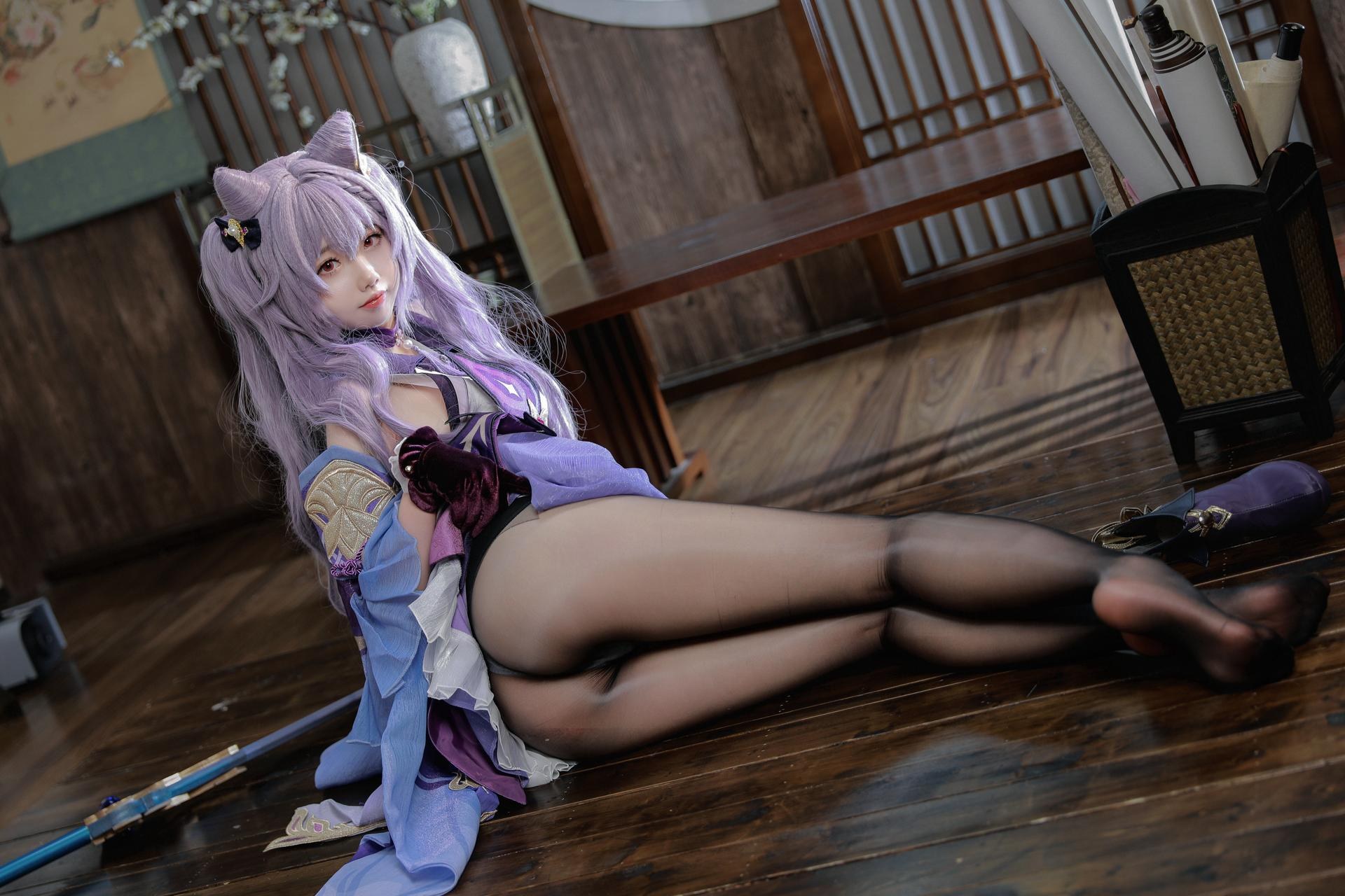 [cosplay] 雪琪SAMA - 原神 刻晴：紫髮禮服白絲美腿 50P1V