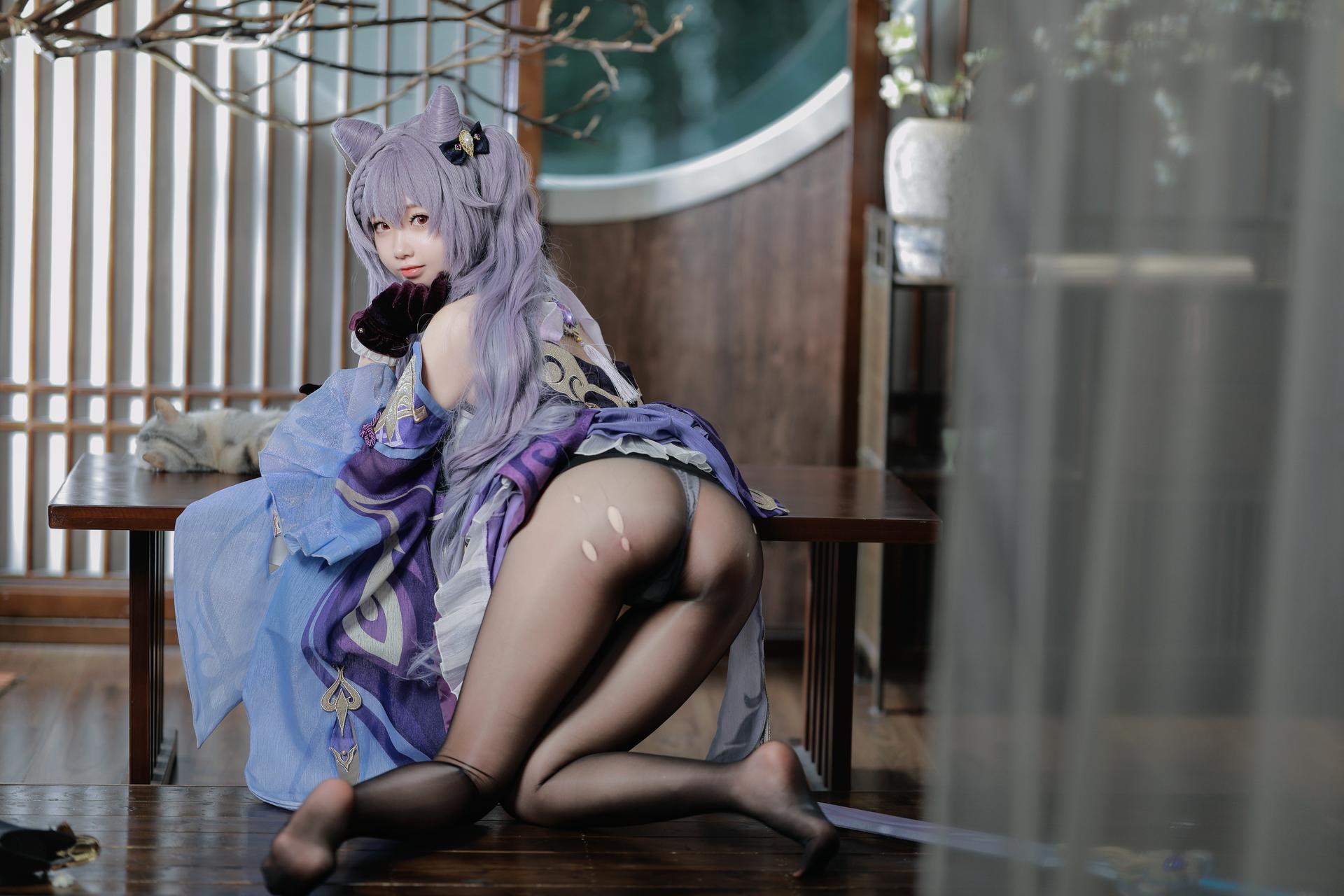[cosplay] 雪琪SAMA - 原神 刻晴：紫发礼服白丝美腿 50P1V