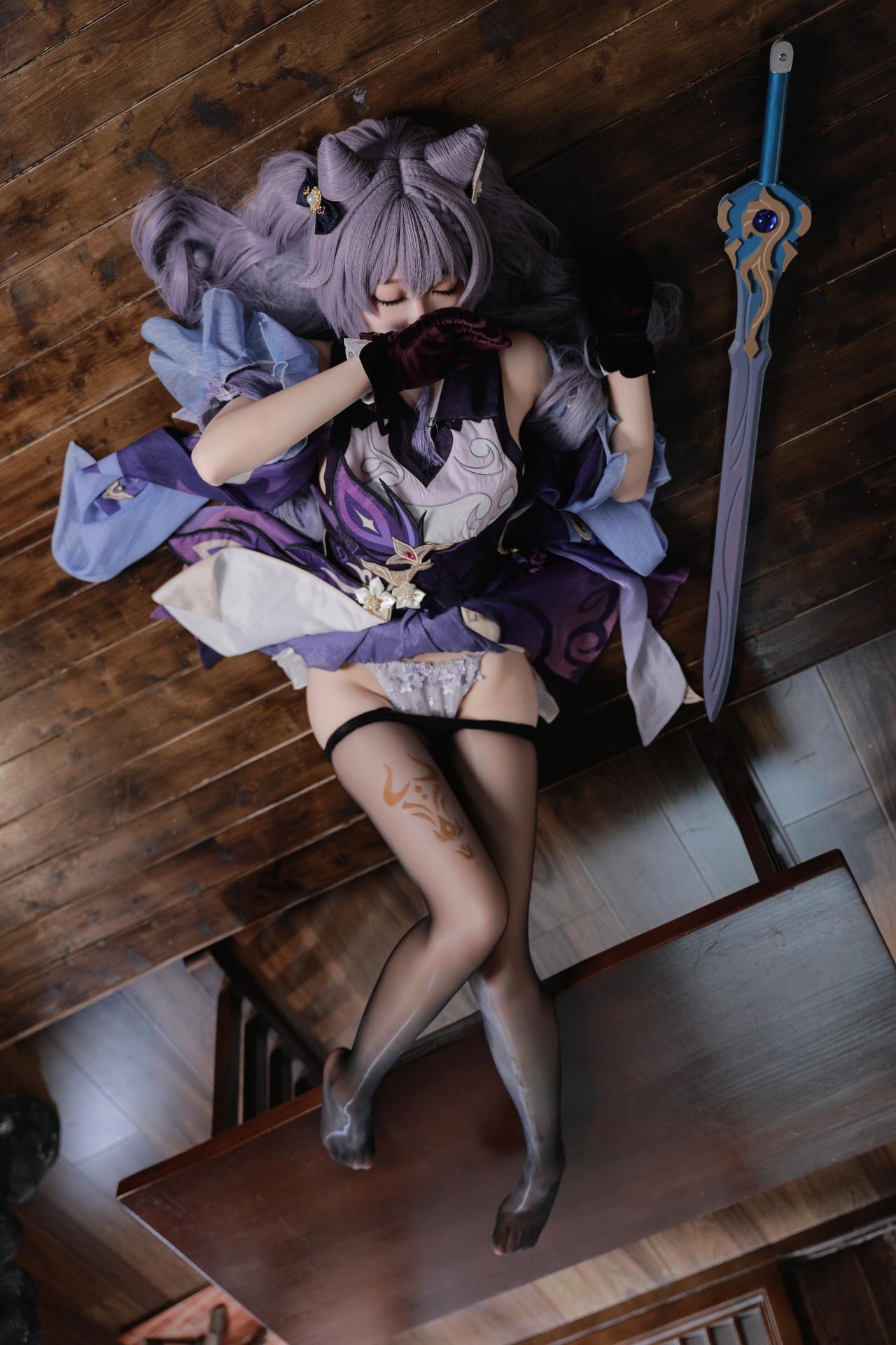 [cosplay] 雪琪SAMA - 原神 刻晴：紫髮禮服白絲美腿 50P1V
