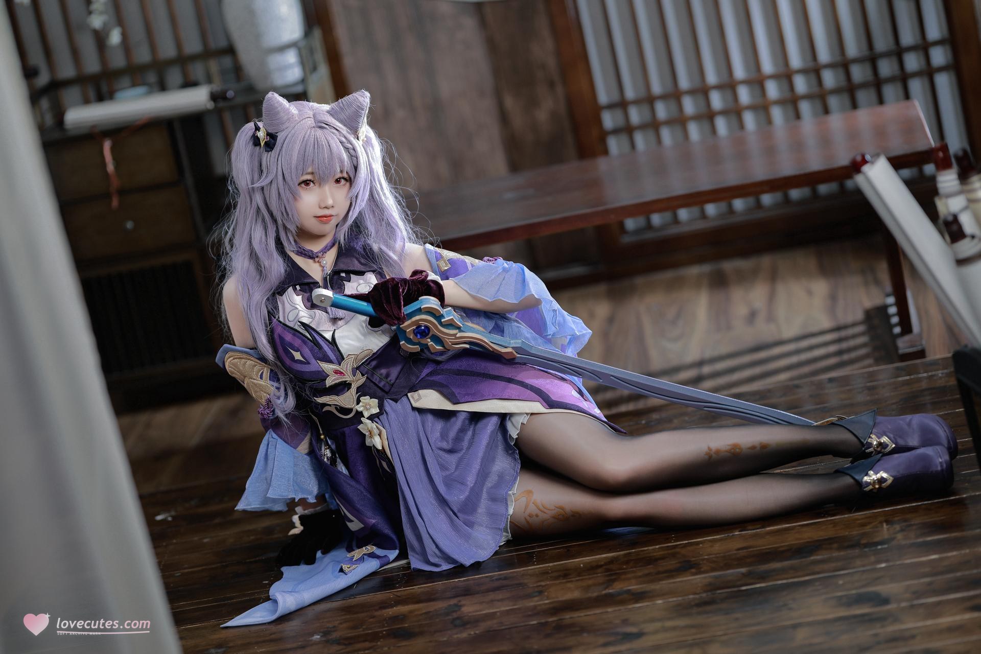 [cosplay] Xueqi SAMA - Genshin Impact Keqing: Purple-haired evening dress, white stockings, beautiful legs 50P1V