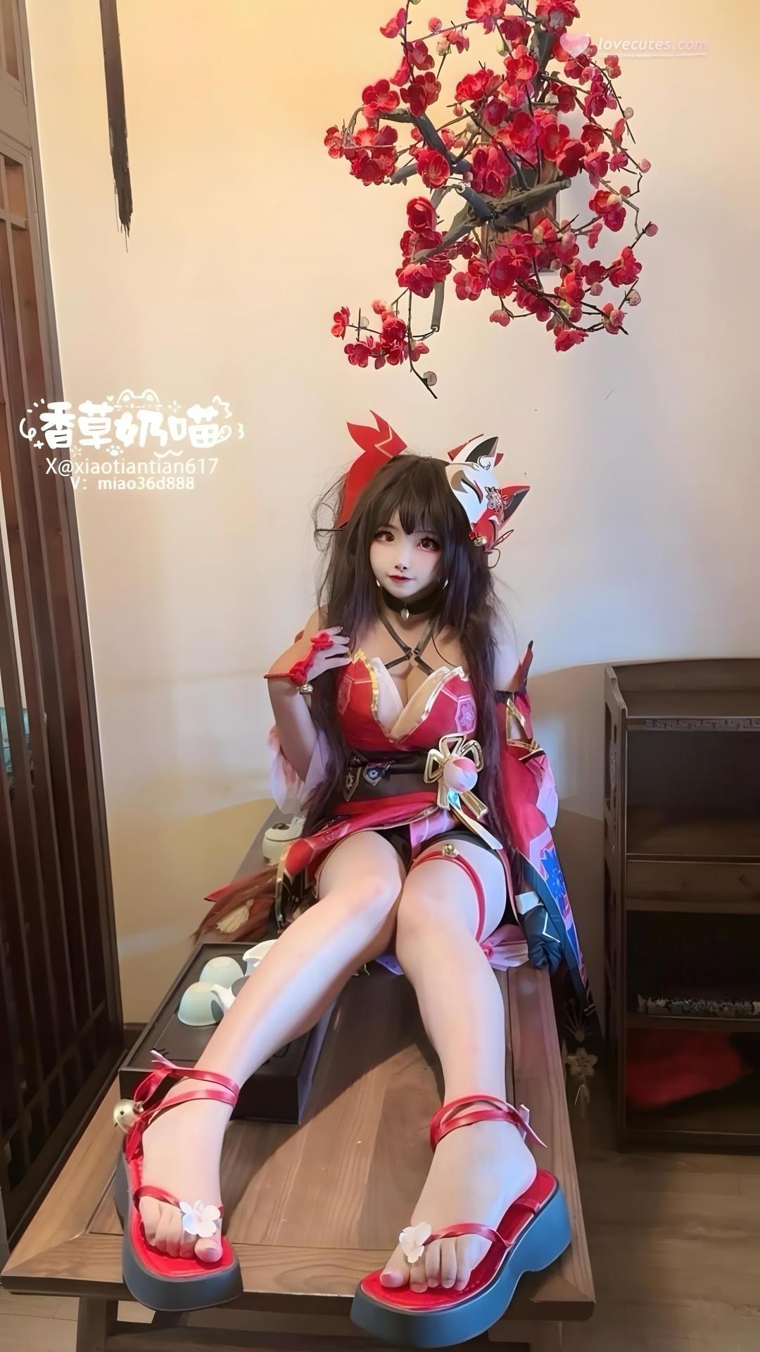 [cosplay] 香草奶喵 - 崩坏星穹铁道 花火：ชุดกระโปรงแดง ผมทวินเทล ขาเรียวสมจริง 70P