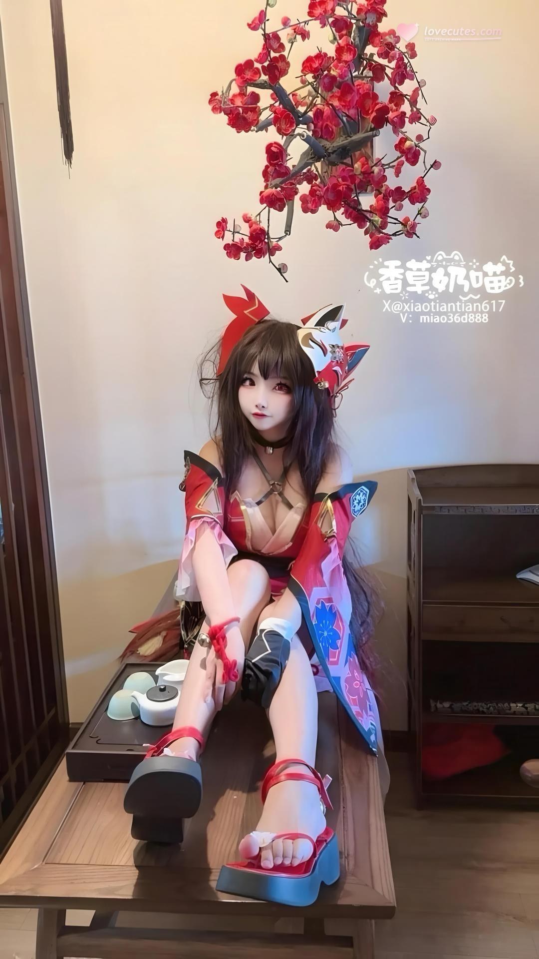 [cosplay] 香草奶喵 - 崩坏星穹铁道 花火：ชุดกระโปรงแดง ผมทวินเทล ขาเรียวสมจริง 70P