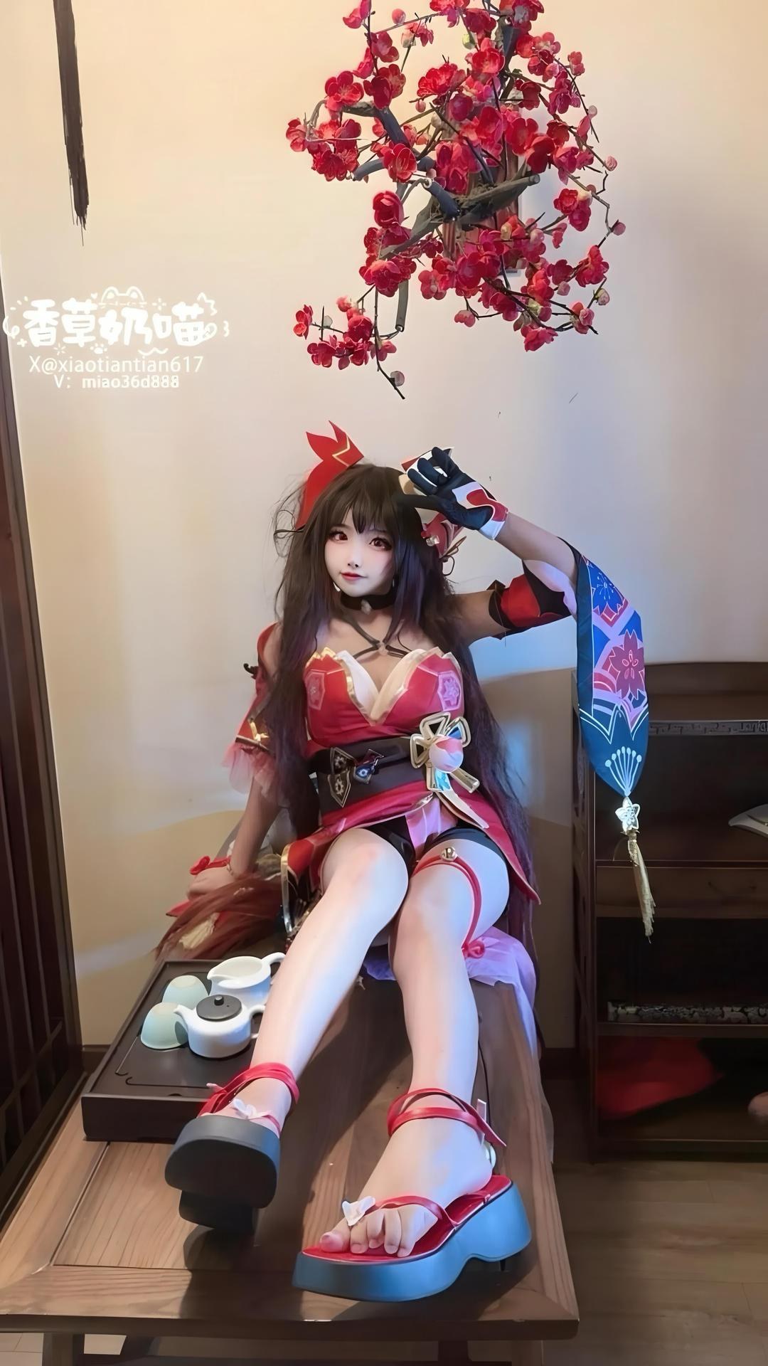 [cosplay] 香草奶喵 - 崩坏星穹铁道 花火：ชุดกระโปรงแดง ผมทวินเทล ขาเรียวสมจริง 70P