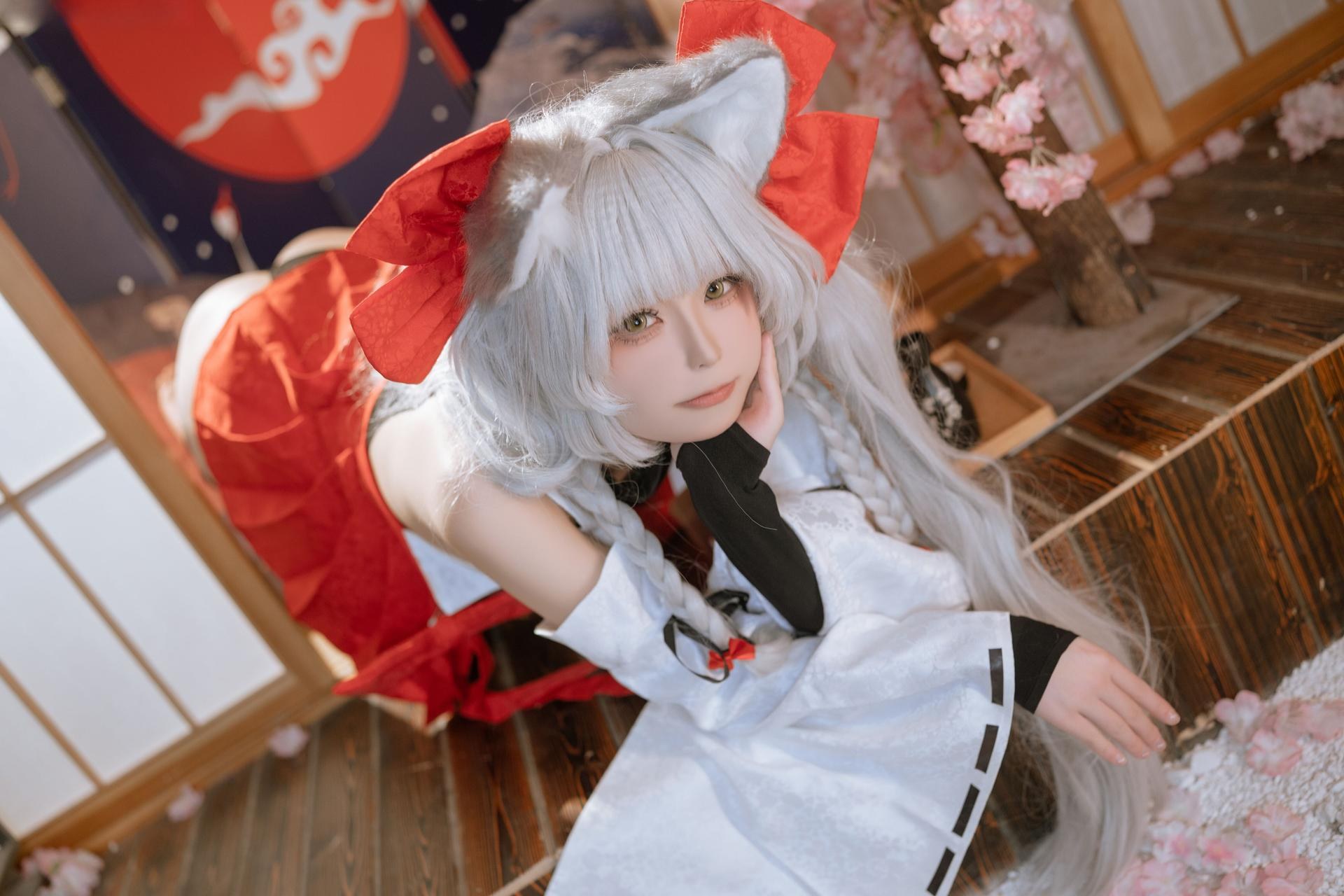 [cosplay] Quan冉有点饿 - 朝凪：狐耳红白巫女装 黑丝美腿还原 87P