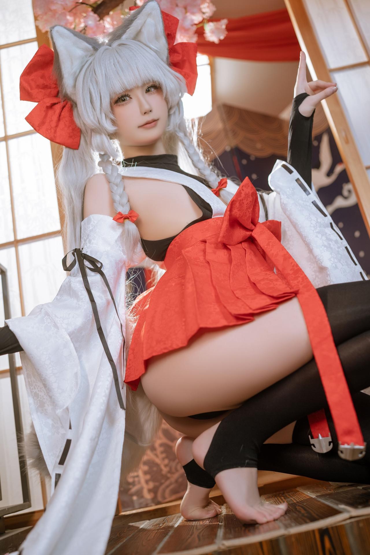 [cosplay] Quan冉有点饿 - 朝凪：狐耳红白巫女装 黑丝美腿还原 87P