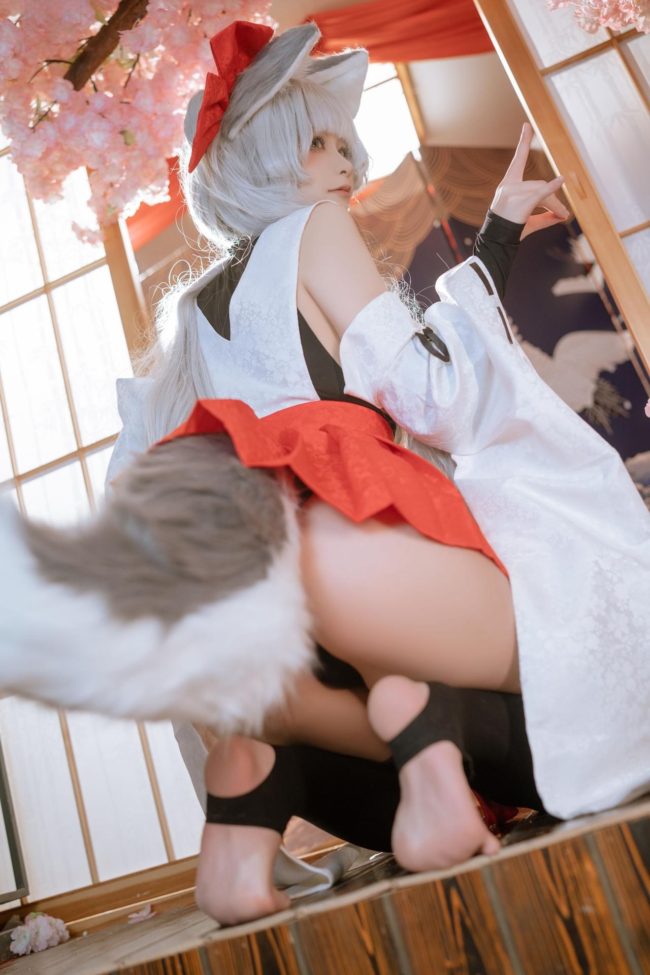 [cosplay] Quan冉有点饿 - 朝凪：狐耳红白巫女装 黑丝美腿还原 87P