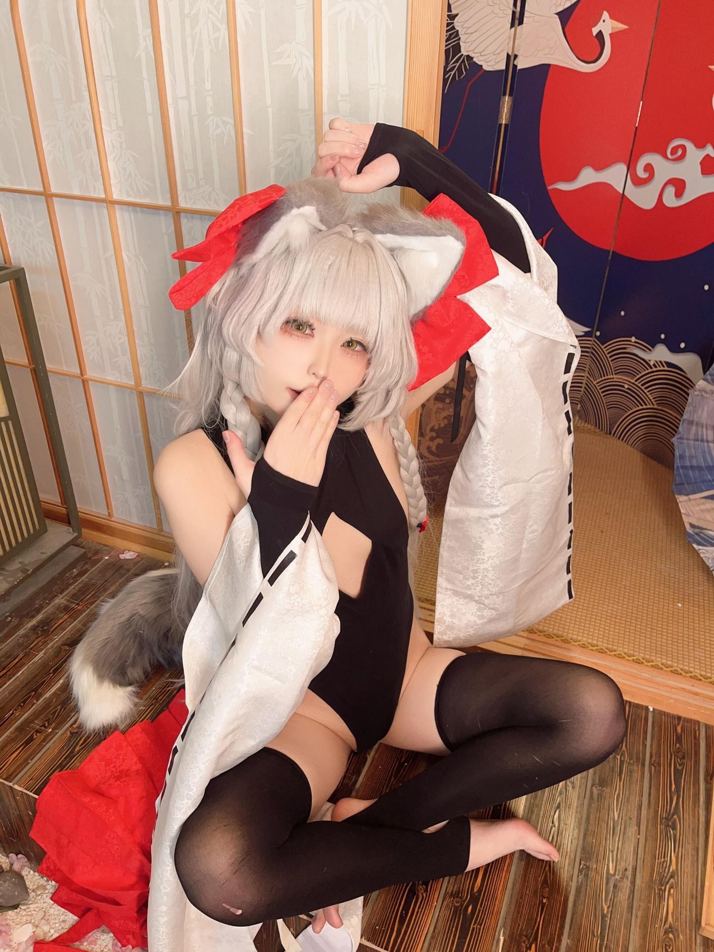 [cosplay] Quan冉有点饿 - 朝凪：狐耳红白巫女装 黑丝美腿还原 87P