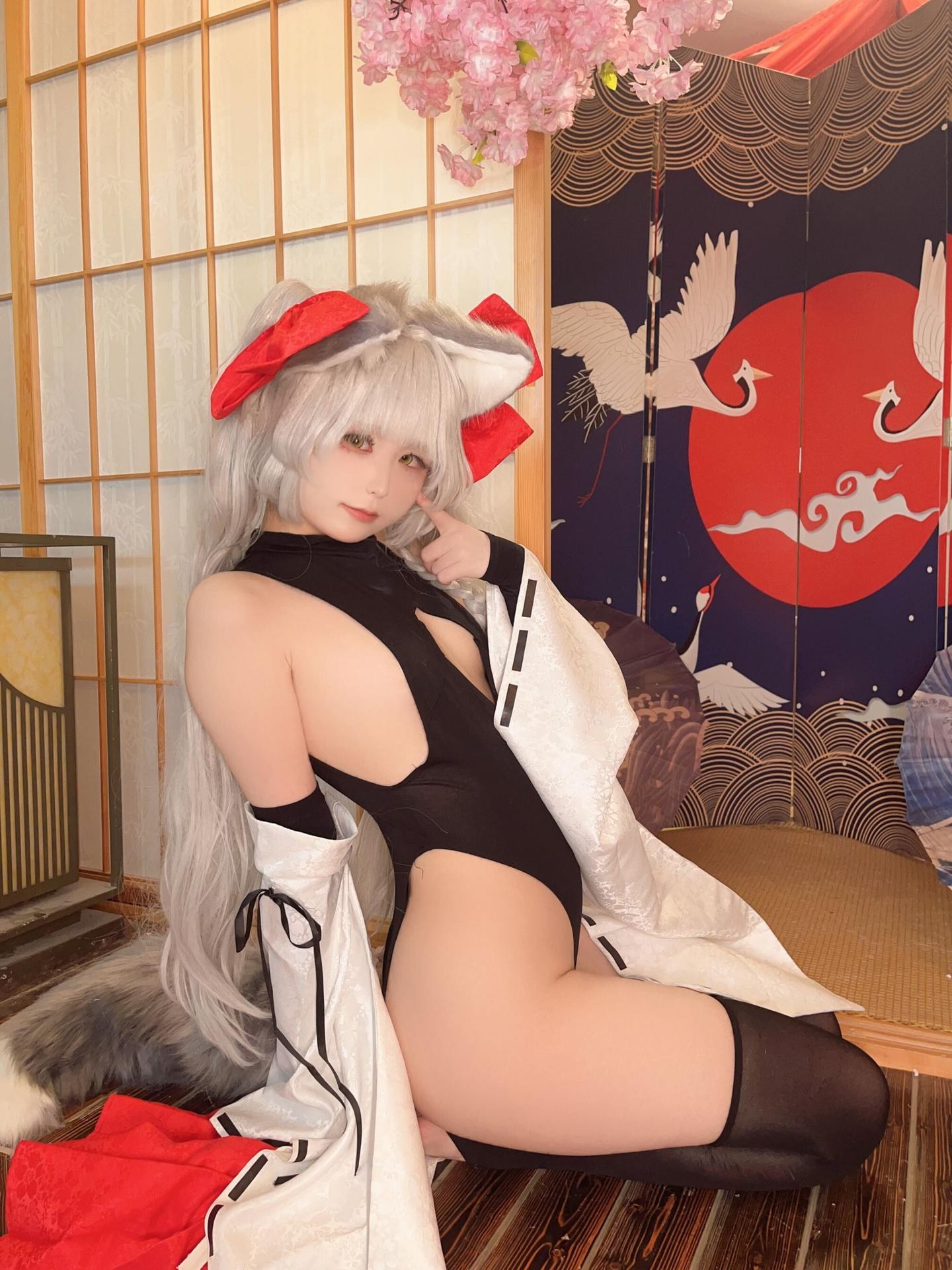 [cosplay] Quan冉有点饿 - 朝凪：狐耳红白巫女装 黑丝美腿还原 87P