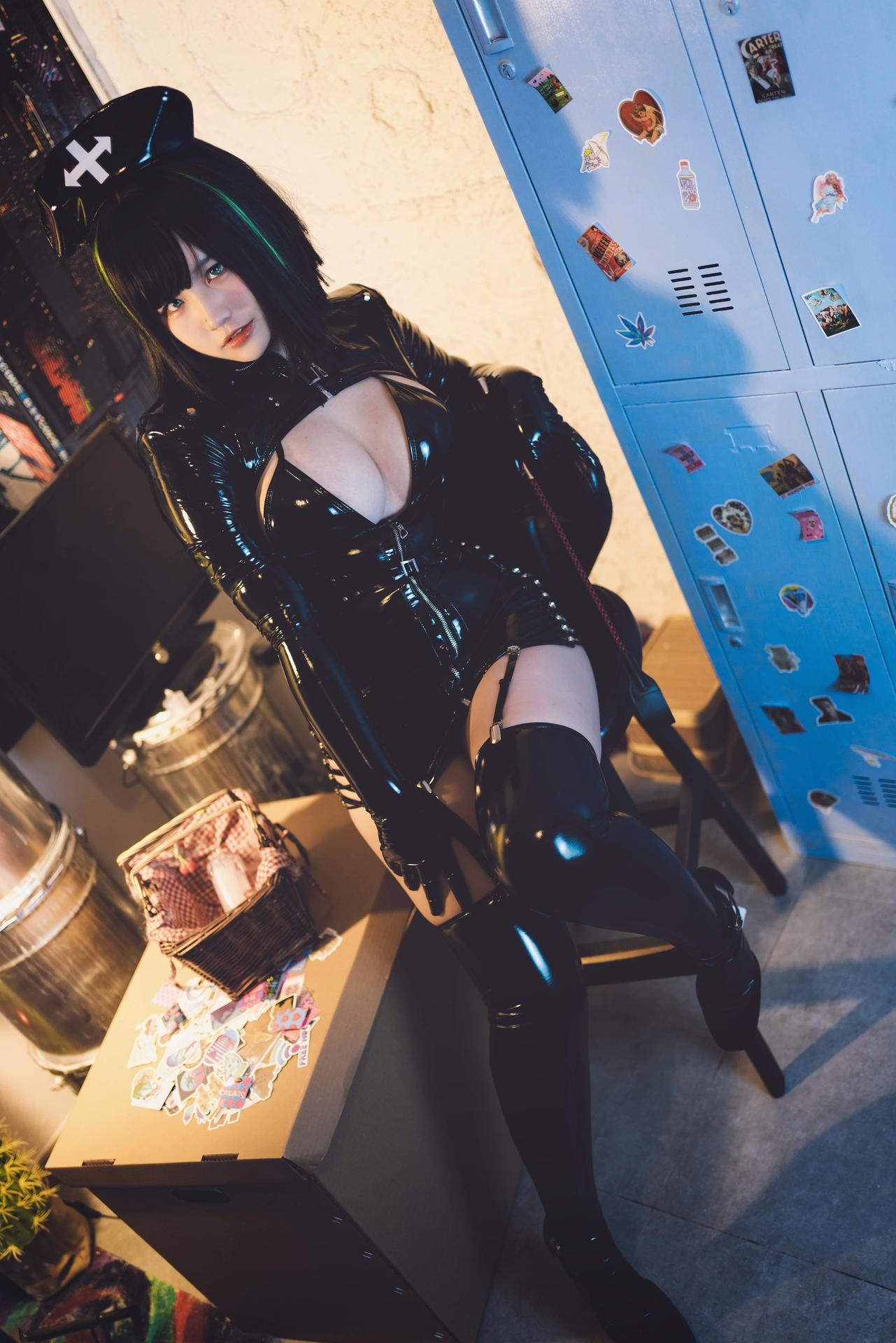 [私房] 阿半今天很开心 - 黑暗护士：黑色乳胶护士装 美胸黑丝 90P