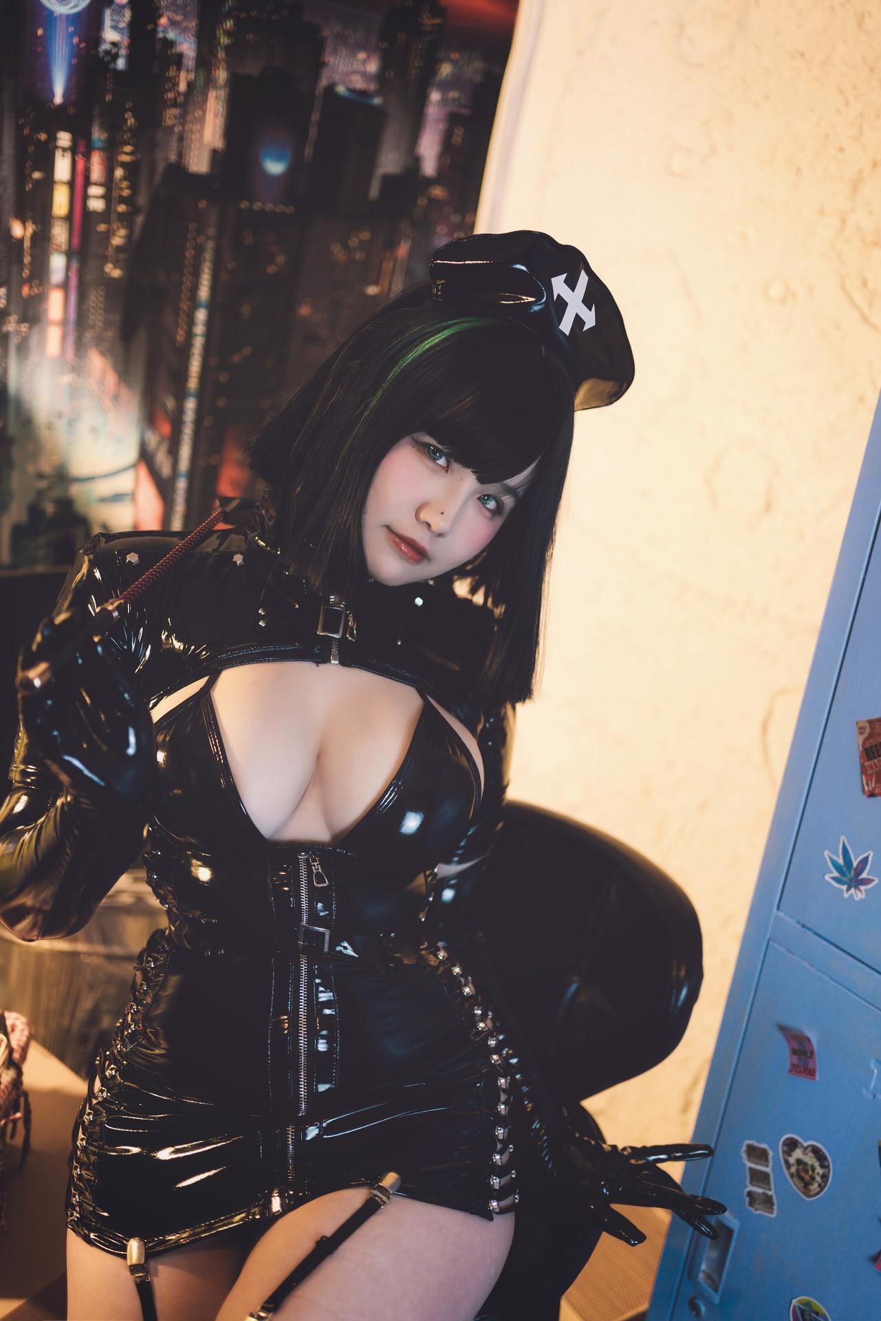 [私房] 阿半今天很开心 - 黑暗护士：黑色乳胶护士装 美胸黑丝 90P