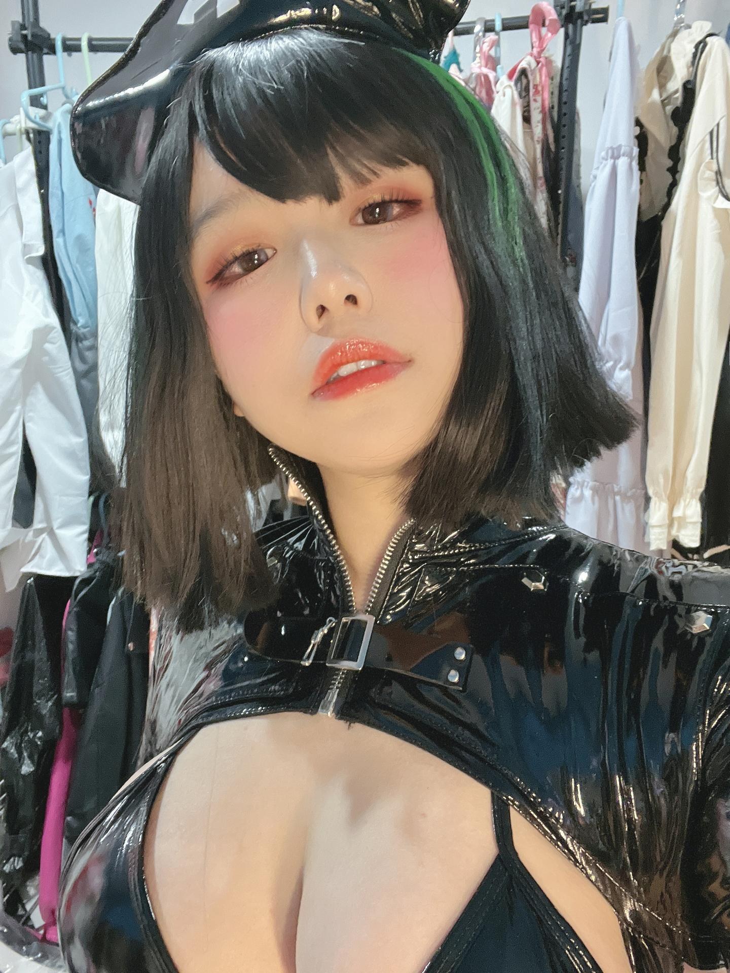 [私房] 阿半今天很开心 - 黑暗护士：黑色乳胶护士装 美胸黑丝 90P